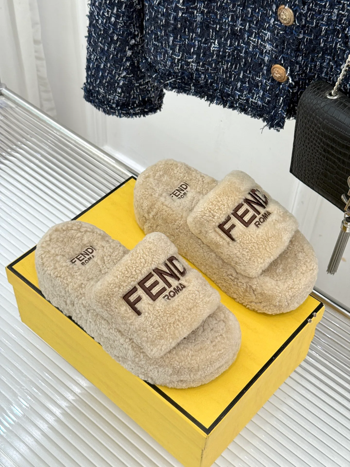 Тапочки Женские Fendi 18154669
