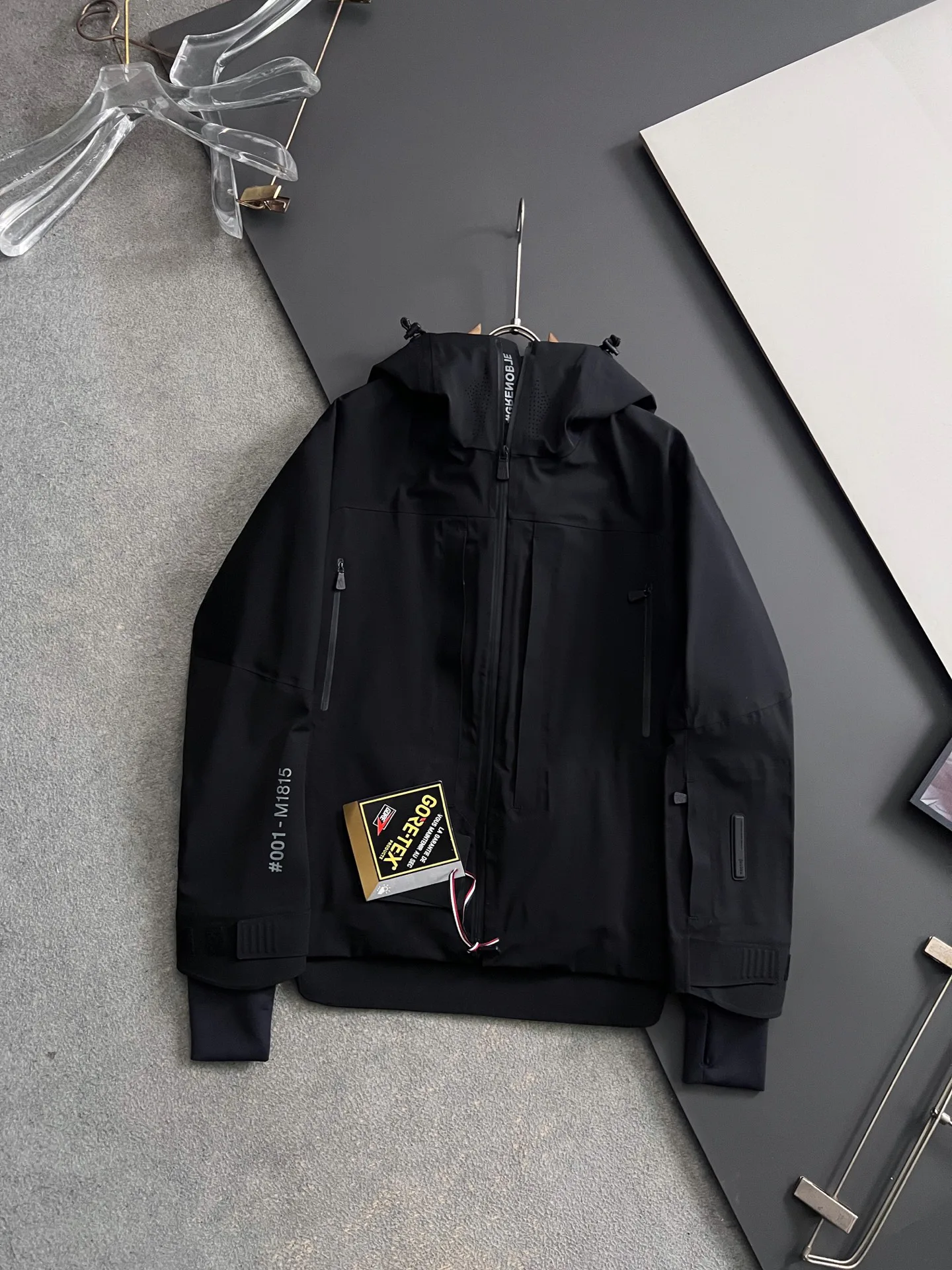 Куртки И Пуховики Мужские Moncler 11411451