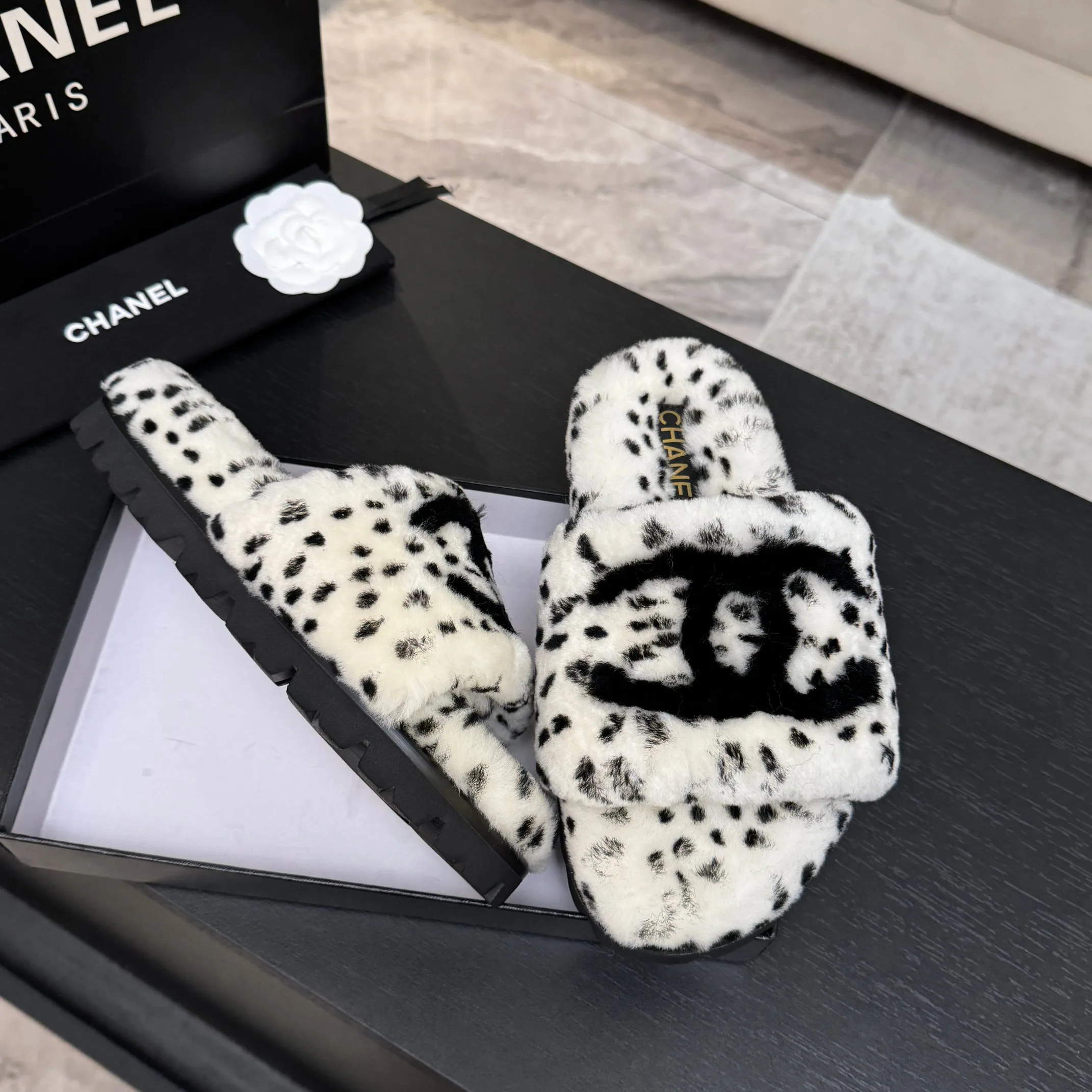 Тапочки Женские Chanel 18062756