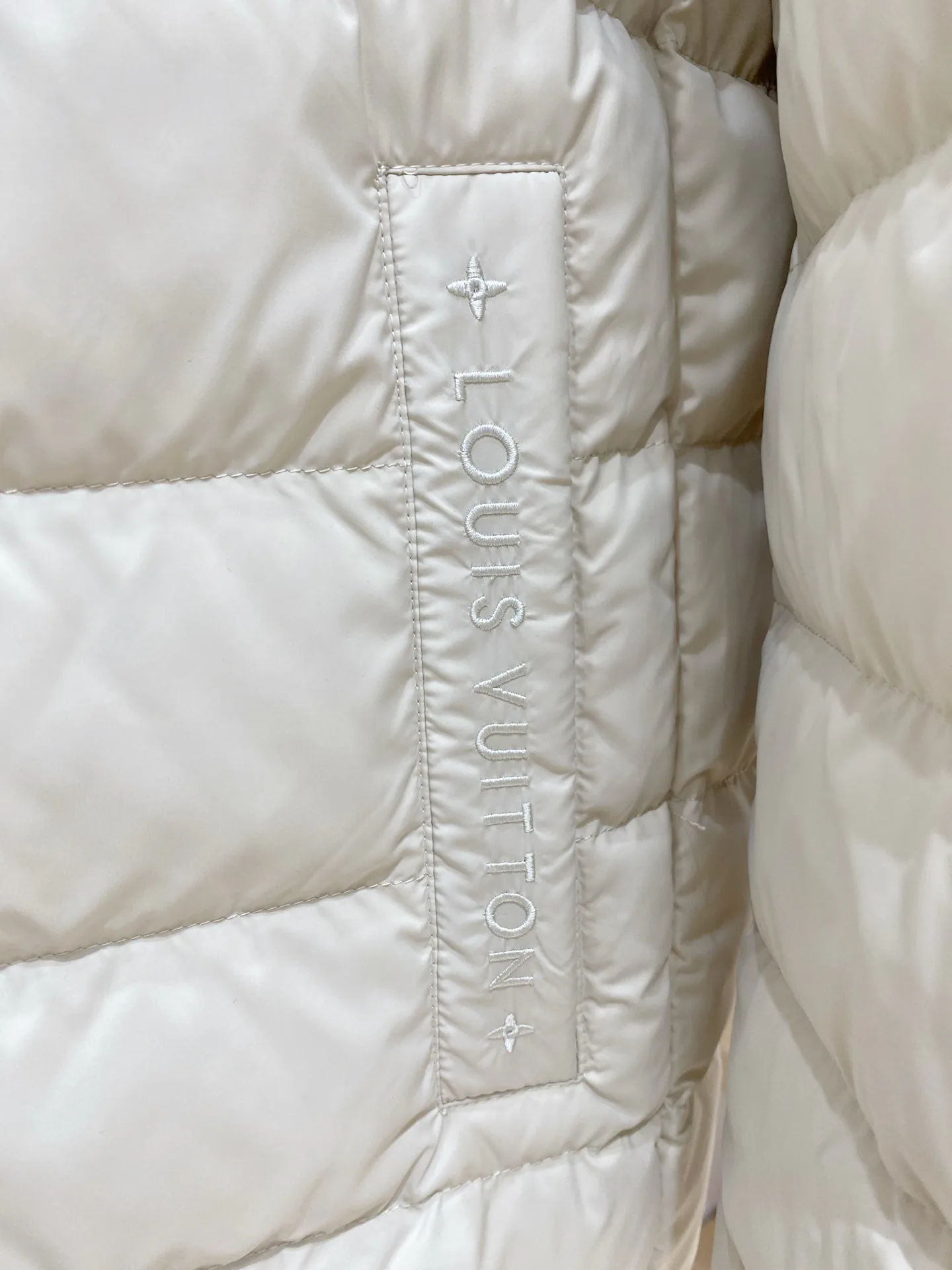 Куртки И Пуховики Женские Louis Vuitton 18284790