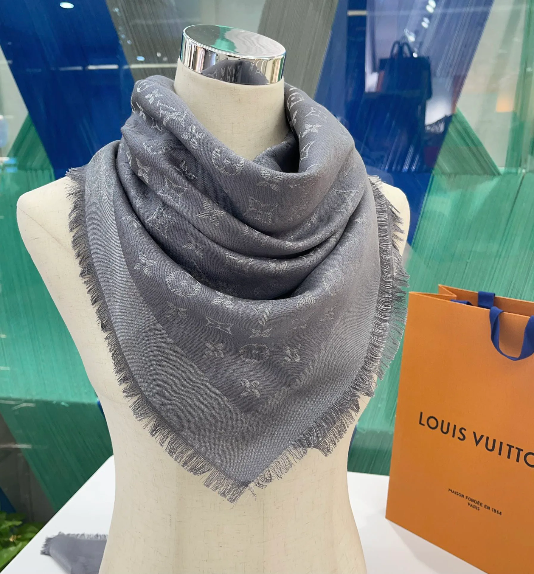 Шарфы Louis Vuitton 17815856
