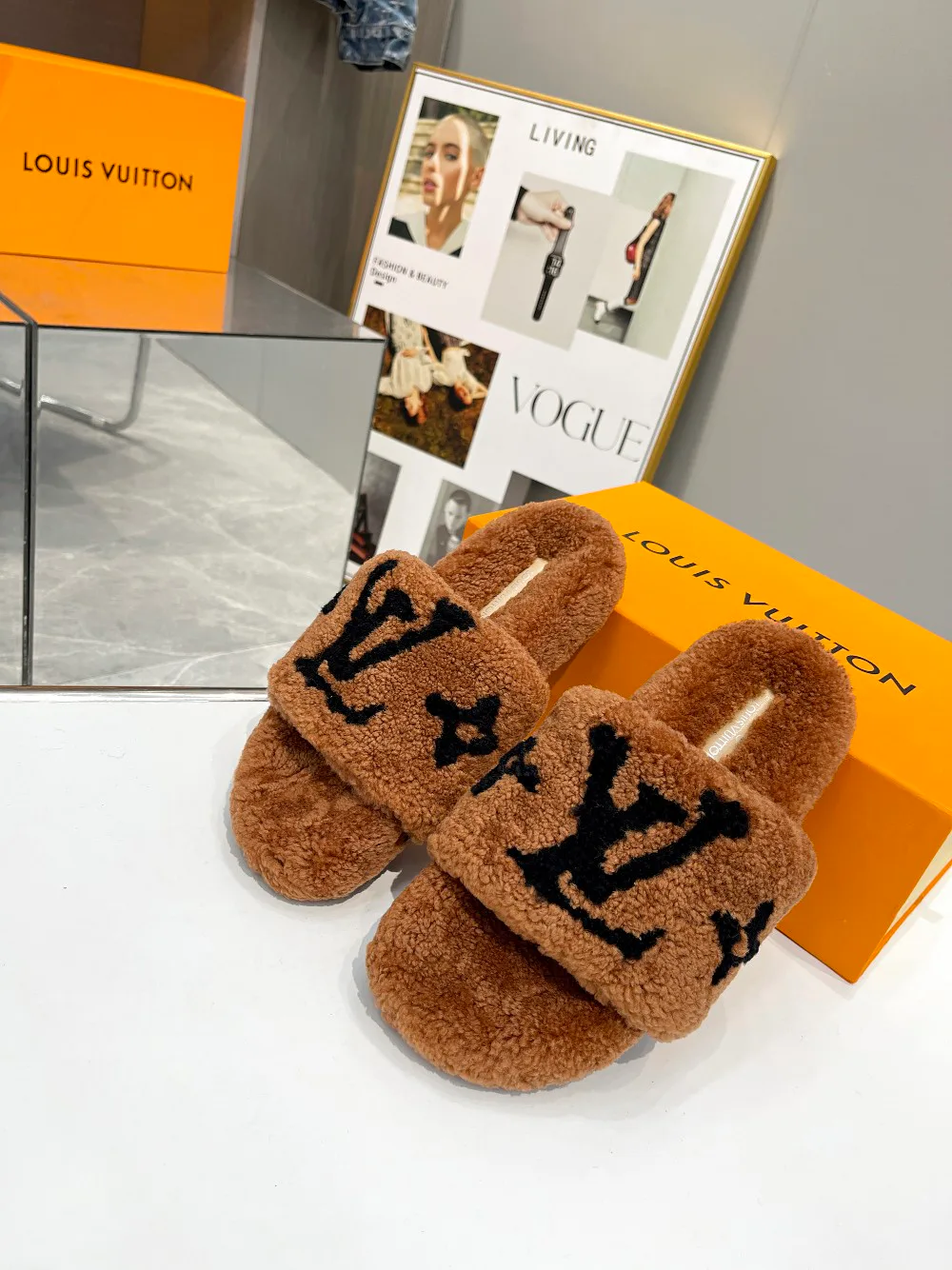 Тапочки Женские Louis Vuitton 18366830