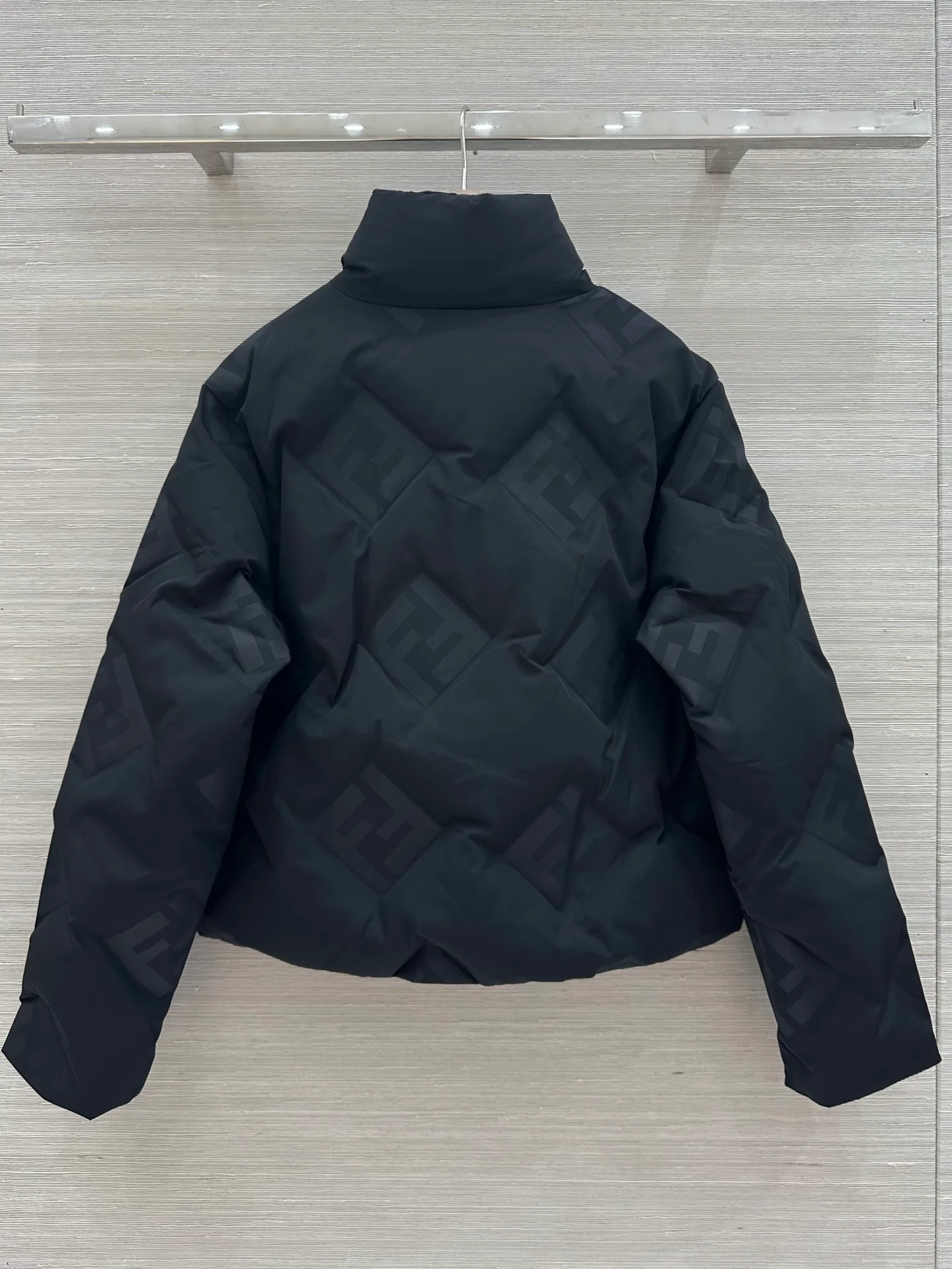 Куртки И Пуховики Женские Fendi 18015460