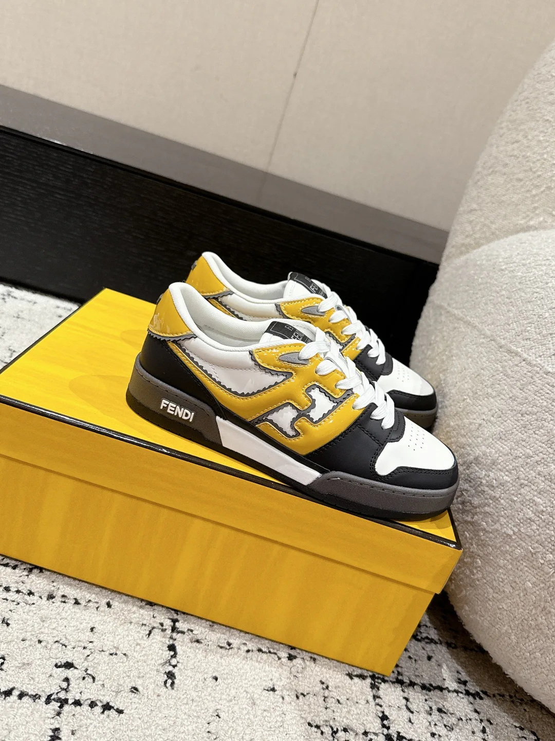 Кроссовки Женские Fendi 904587