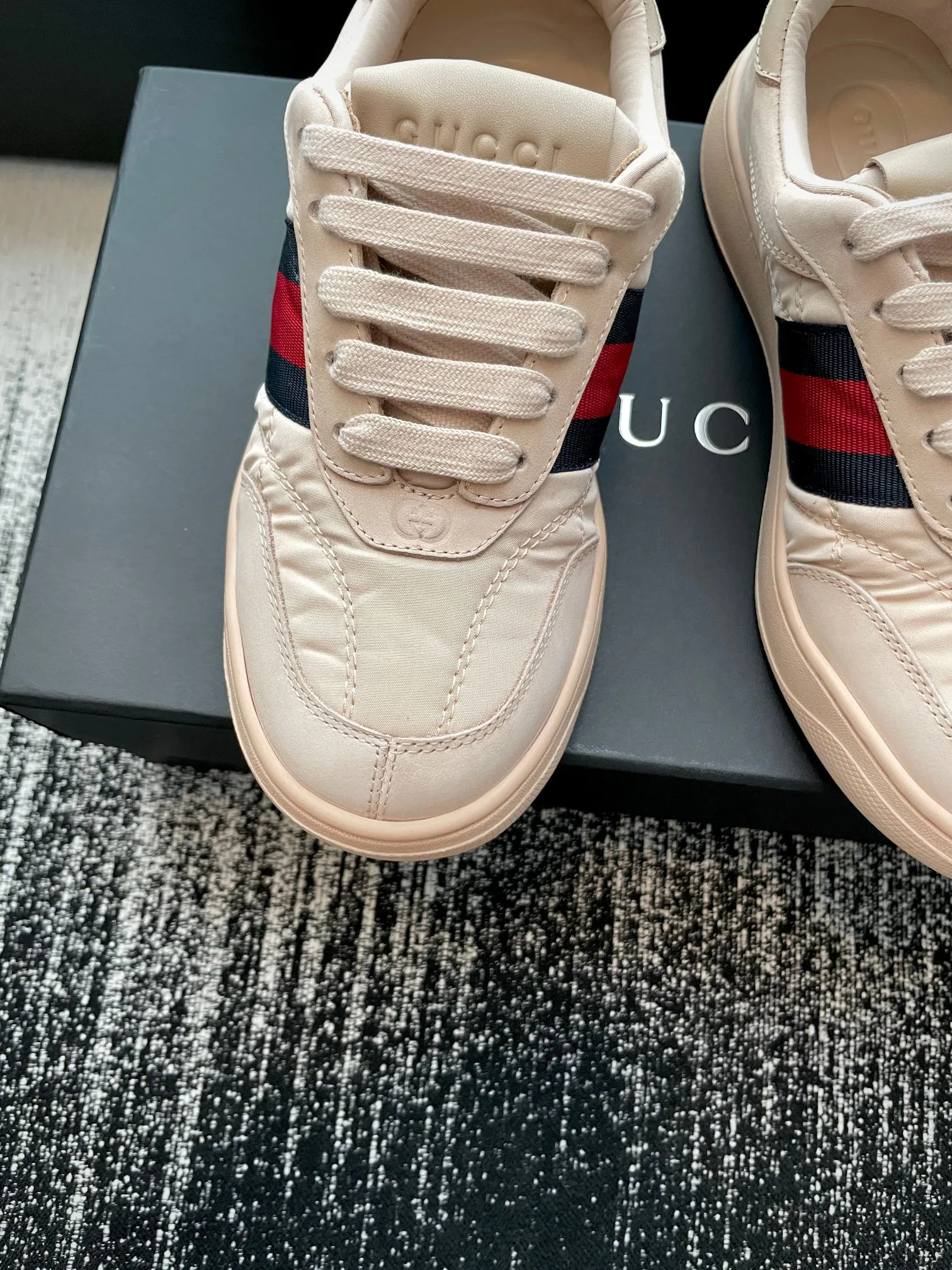 Кроссовки Женские Gucci 18447994