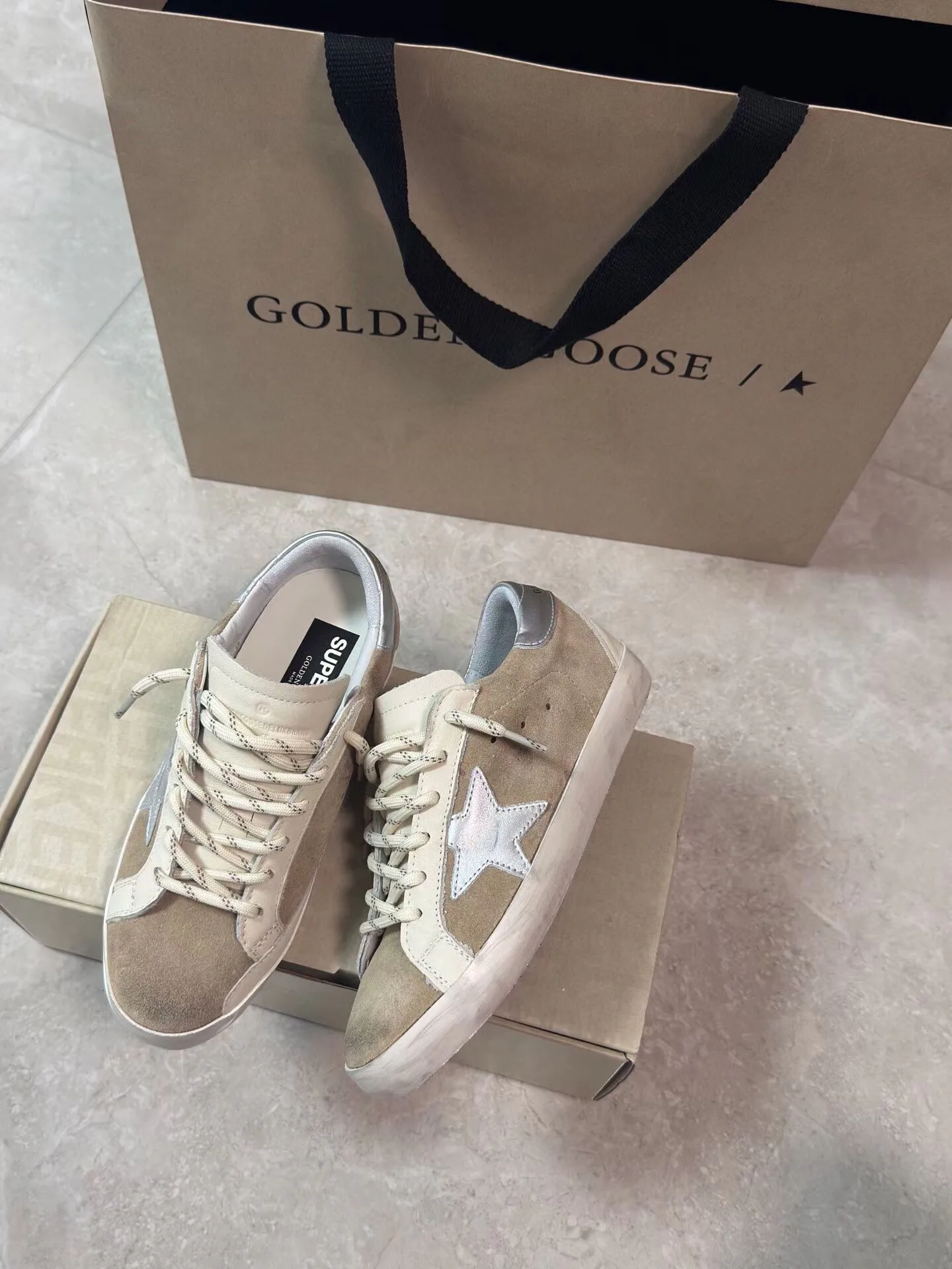 Кроссовки Женские Golden Goose 18265607