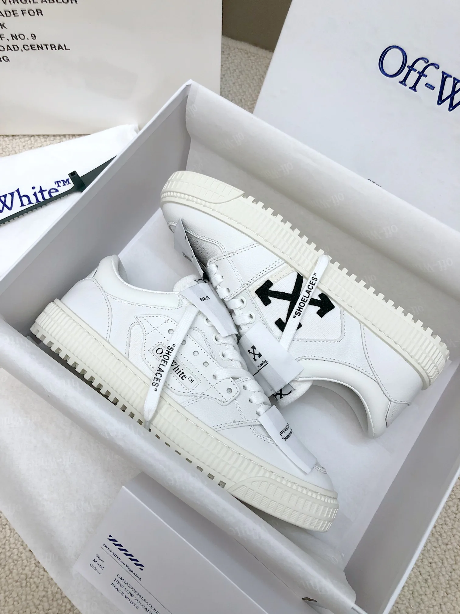 Кроссовки Женские Off-White 18158684
