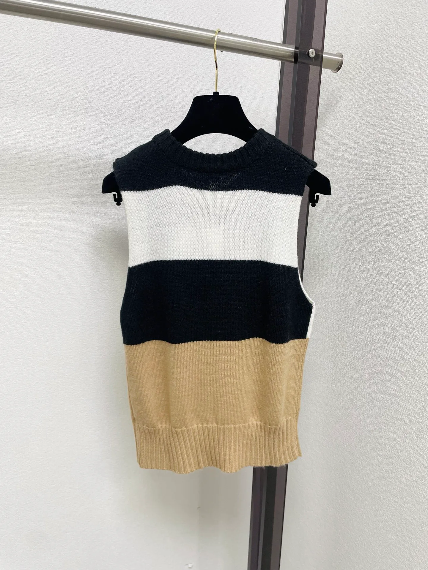 Жилеты Женские Chanel 18138622