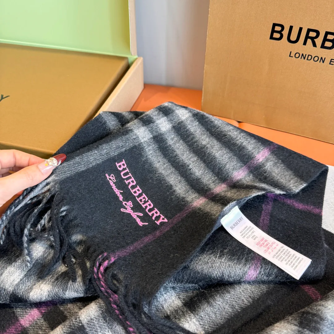 Шарфы Burberry 4549913