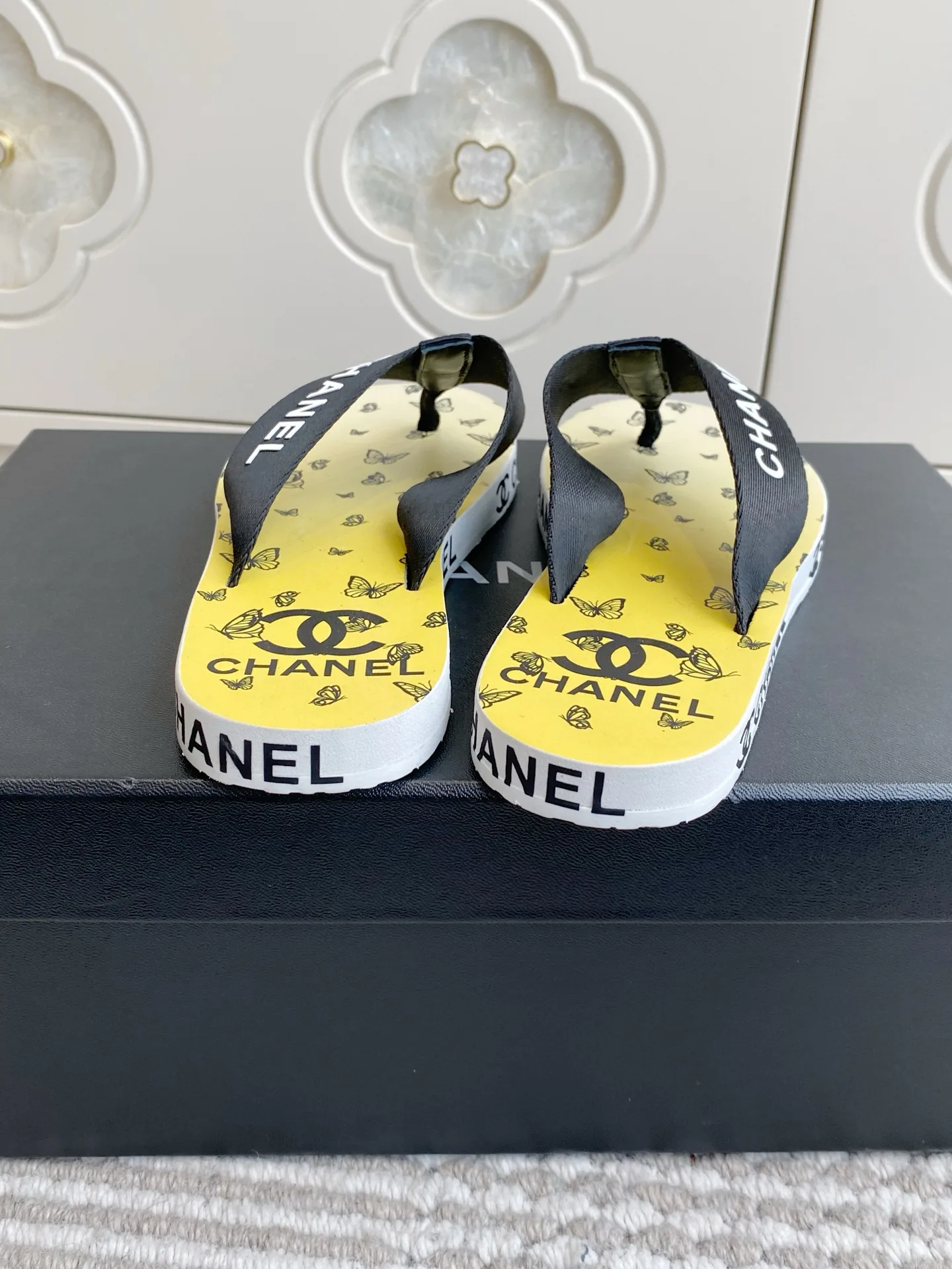 Шлепанцы Женские Chanel 11909733