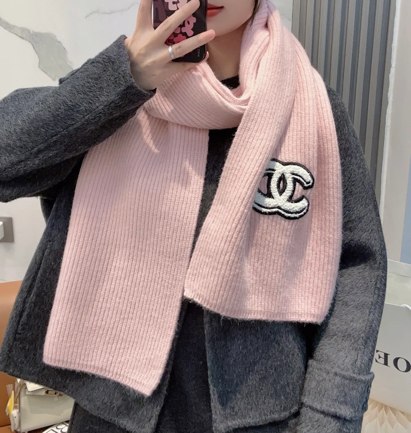 Шарфы Chanel 18105415