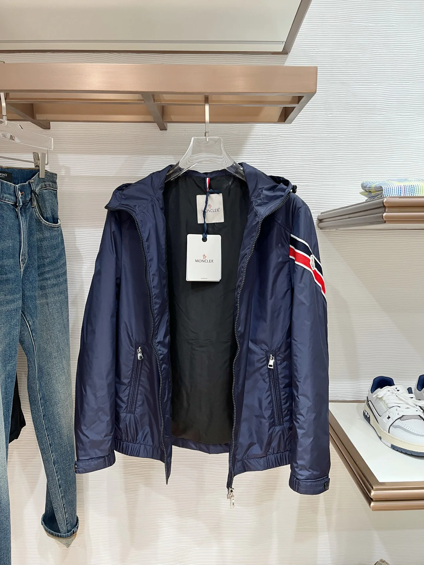Куртки И Пуховики Мужские Moncler 11392210