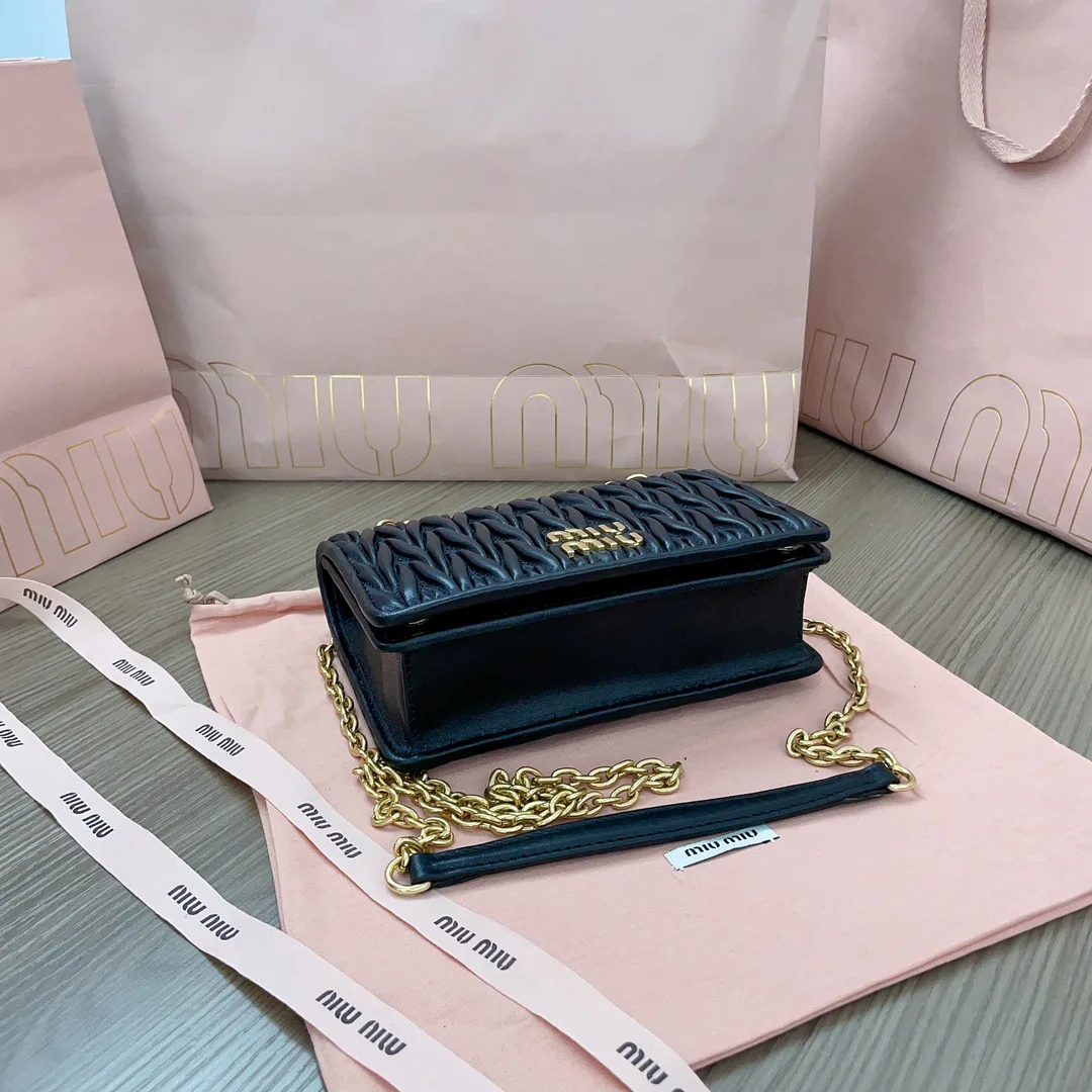 Классические Сумки Женские Prada 11872264