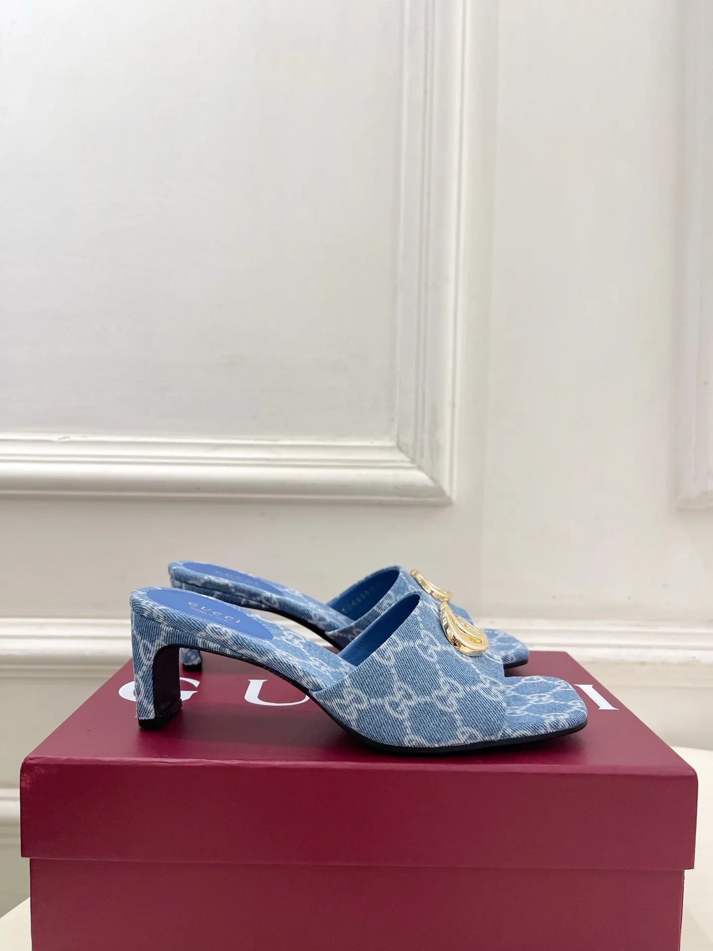 Шлепанцы Женские Gucci 13085039