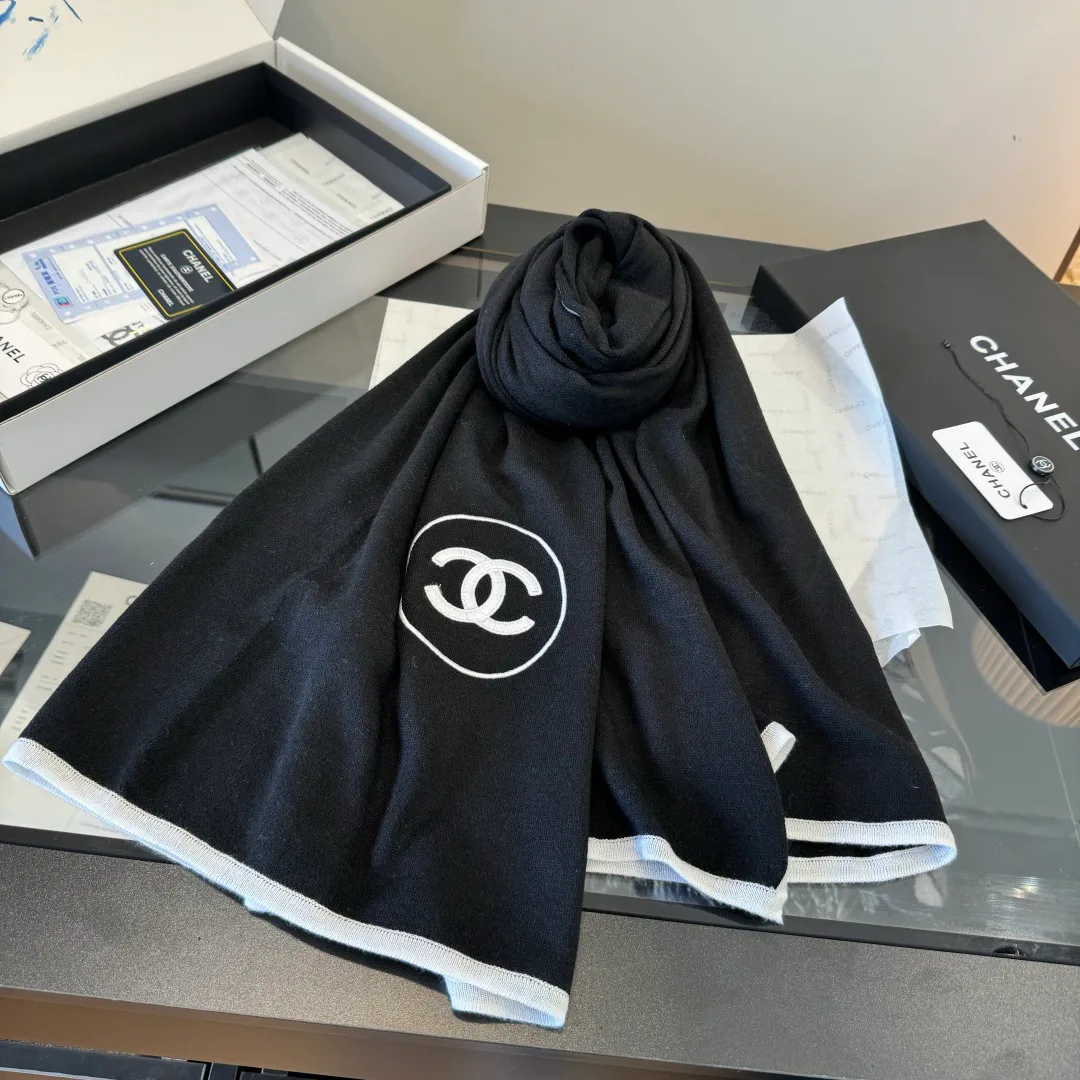 Шарфы Chanel 18104903