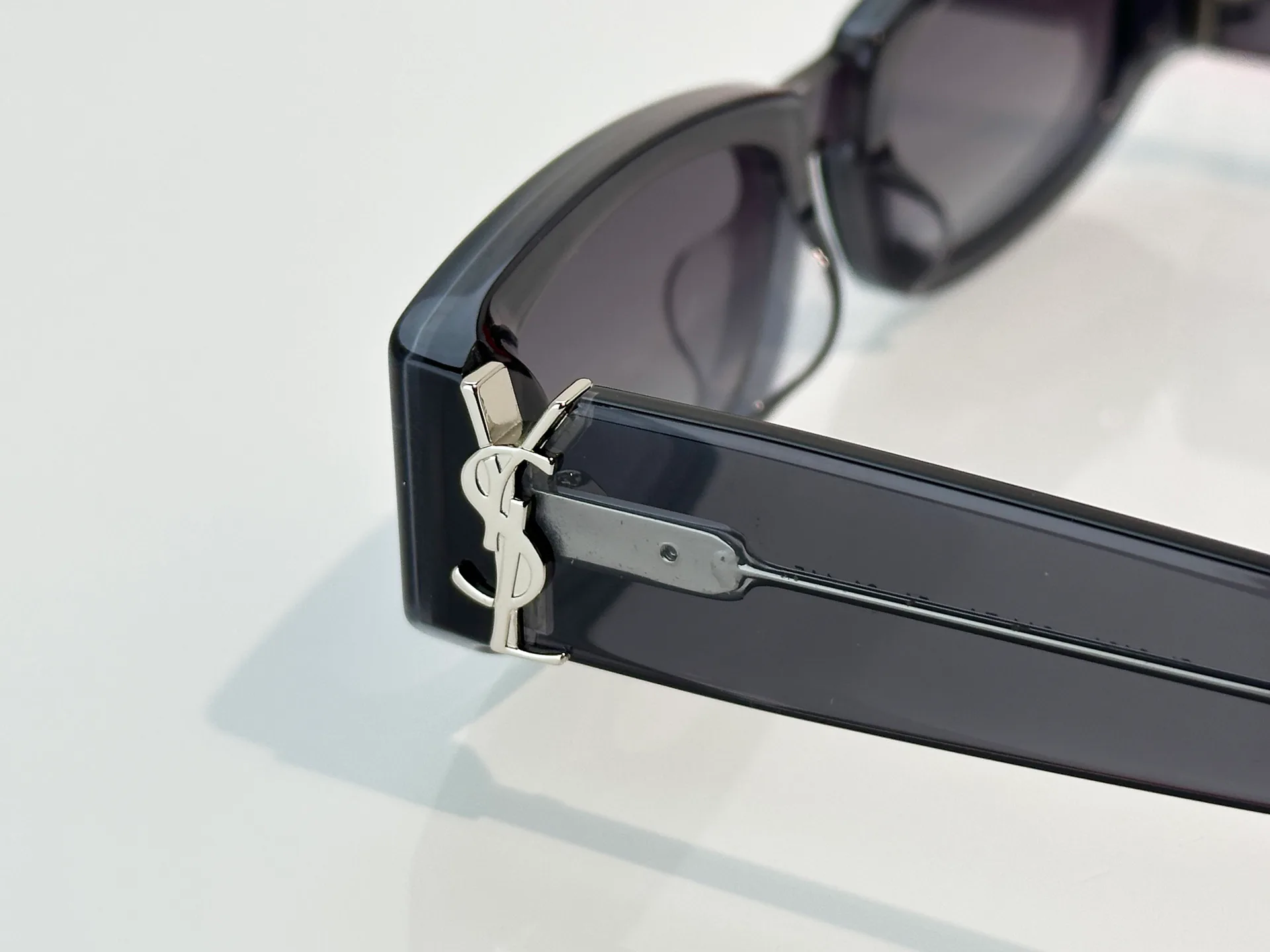 Очки Saint Laurent 18246218