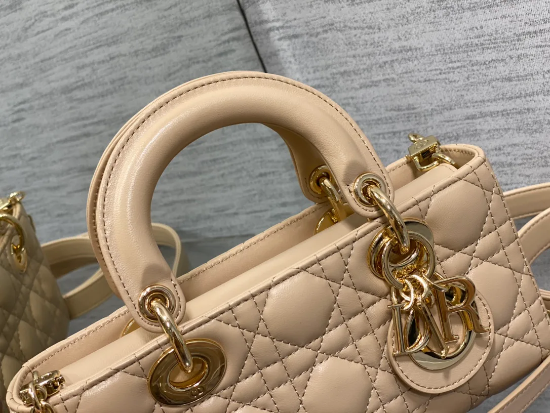 Классические Сумки Женские Christian Dior 17770379
