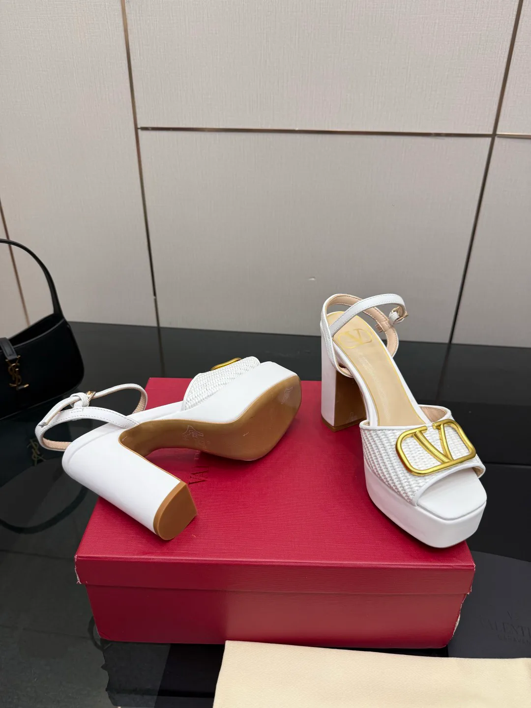 Босоножки Женские Valentino 13241321