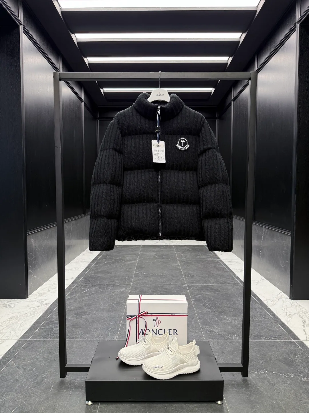 Куртки И Пуховики Женские Moncler 18971781