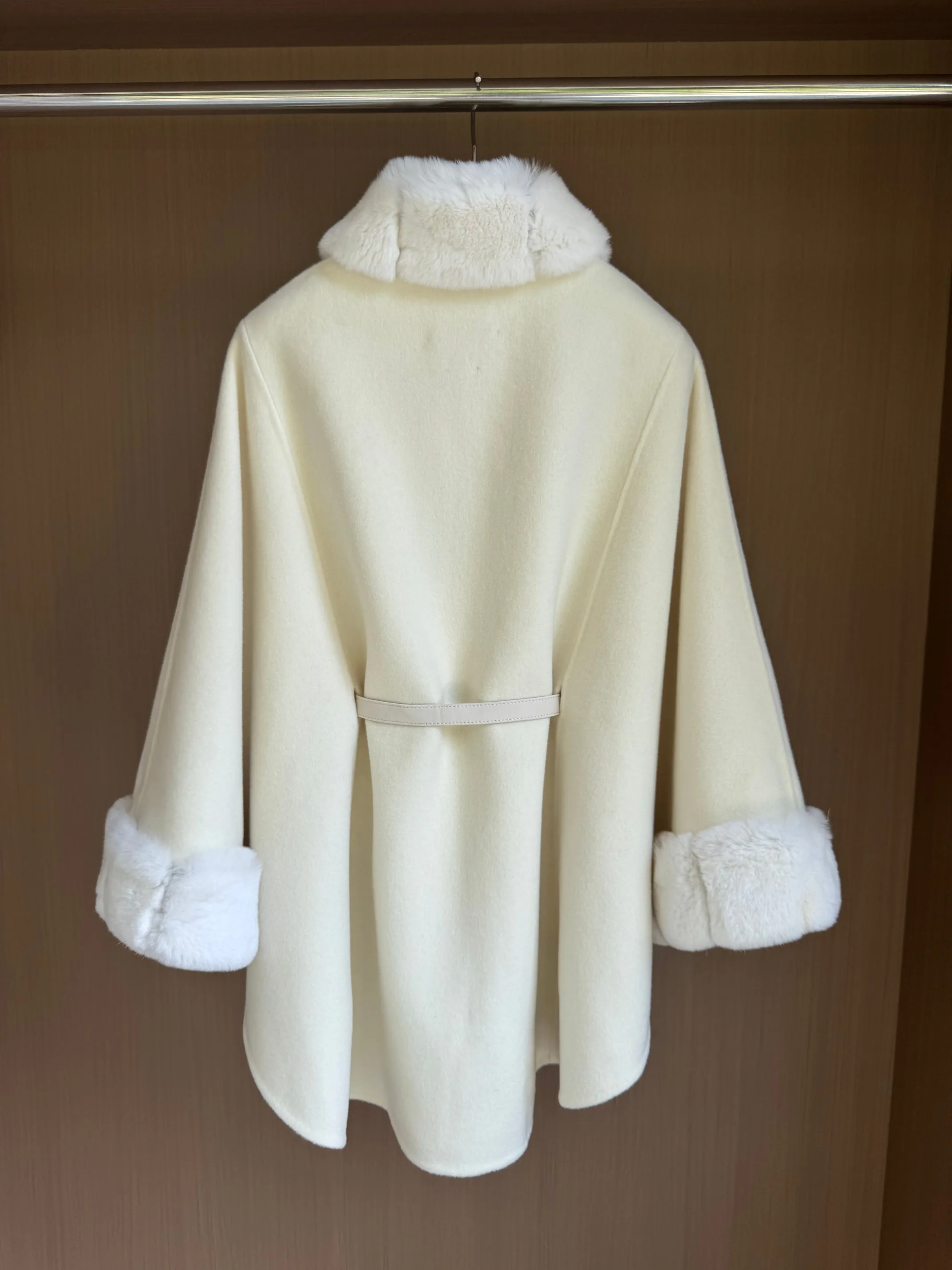 Пальто Женские Loro Piana 17958832