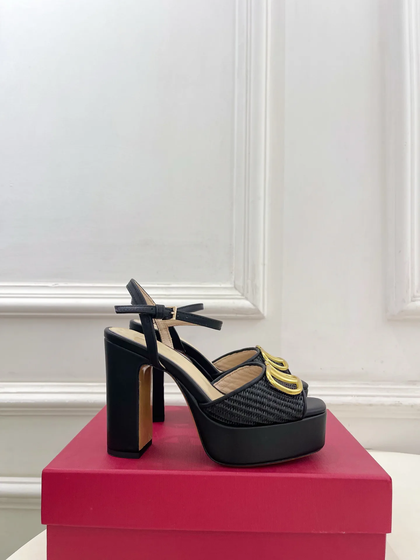 Босоножки Женские Valentino 13085021