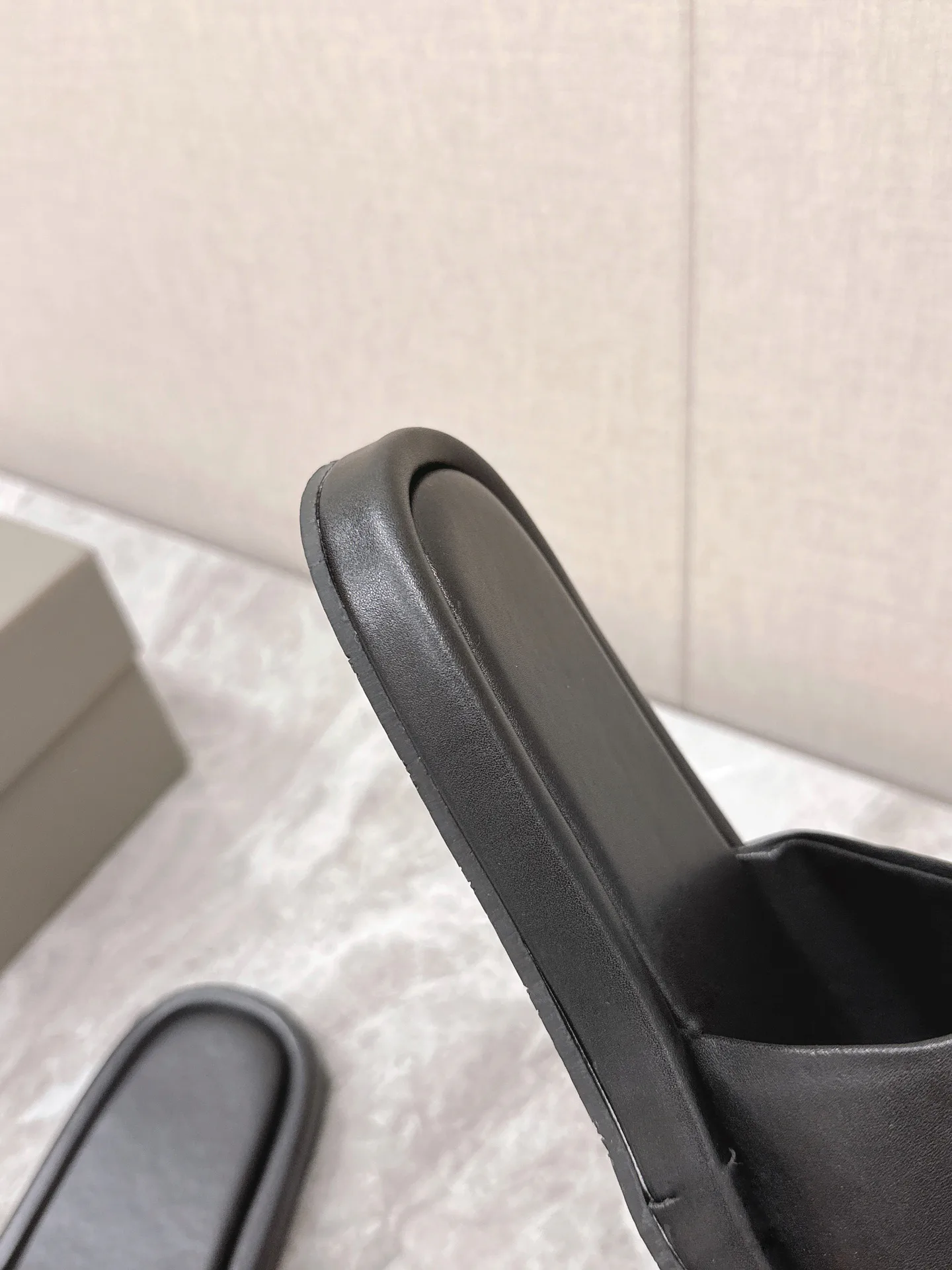 Шлепанцы Женские Balenciaga 22130