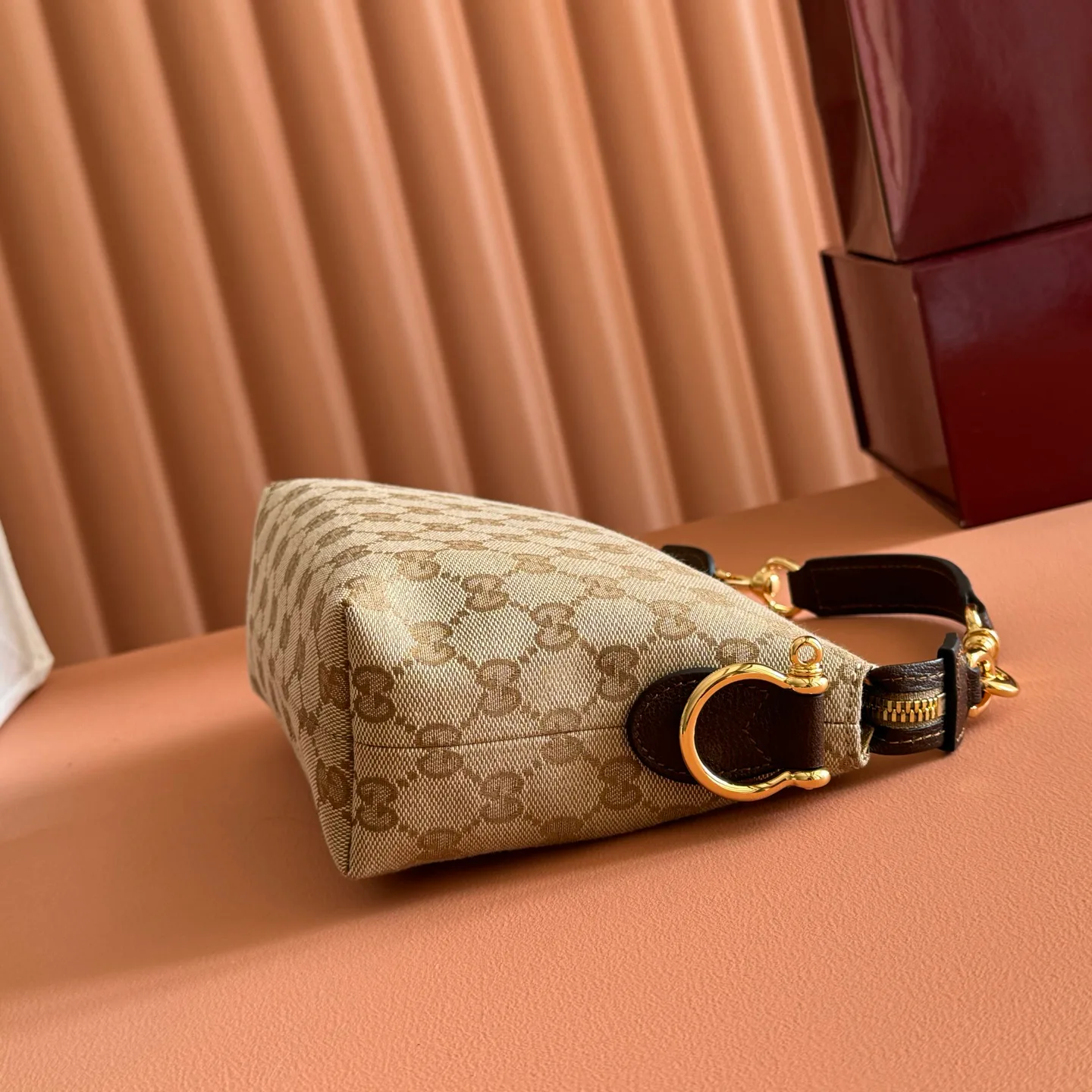 Классические Сумки Женские Gucci 12859973