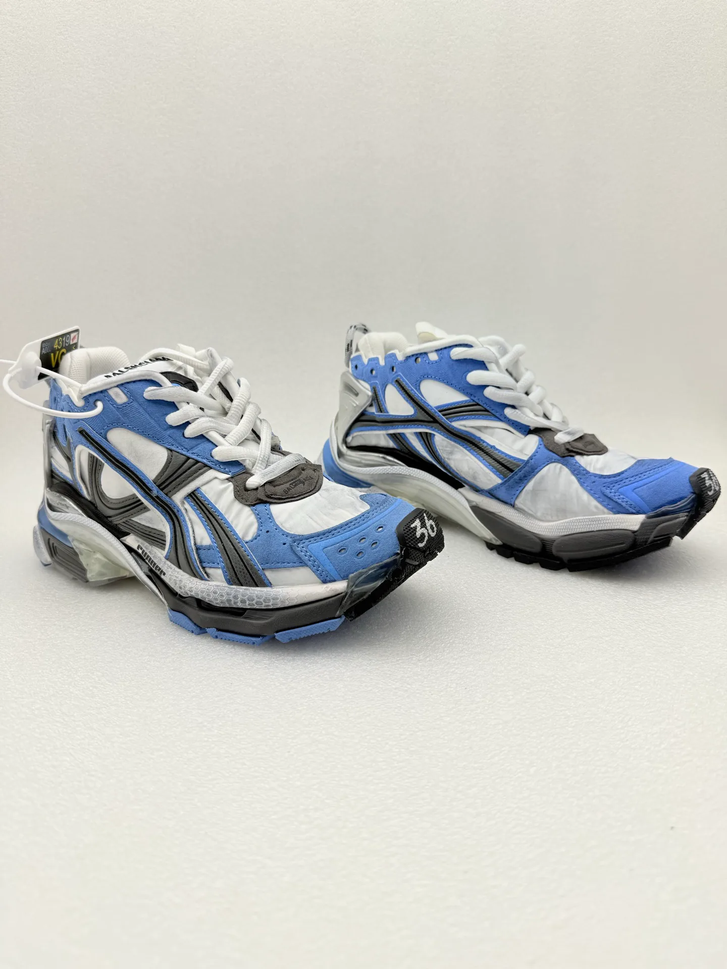 Кроссовки Женские Balenciaga 18589190