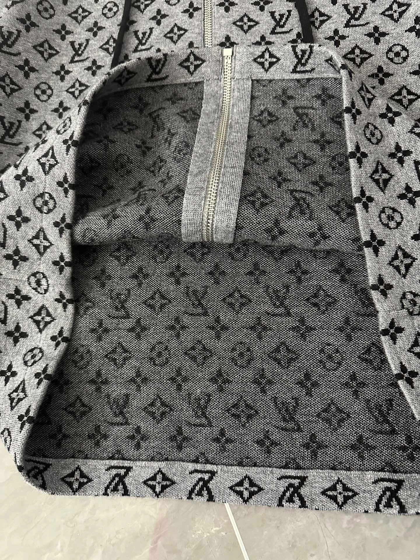 Куртки И Пуховики Женские Louis Vuitton 917150