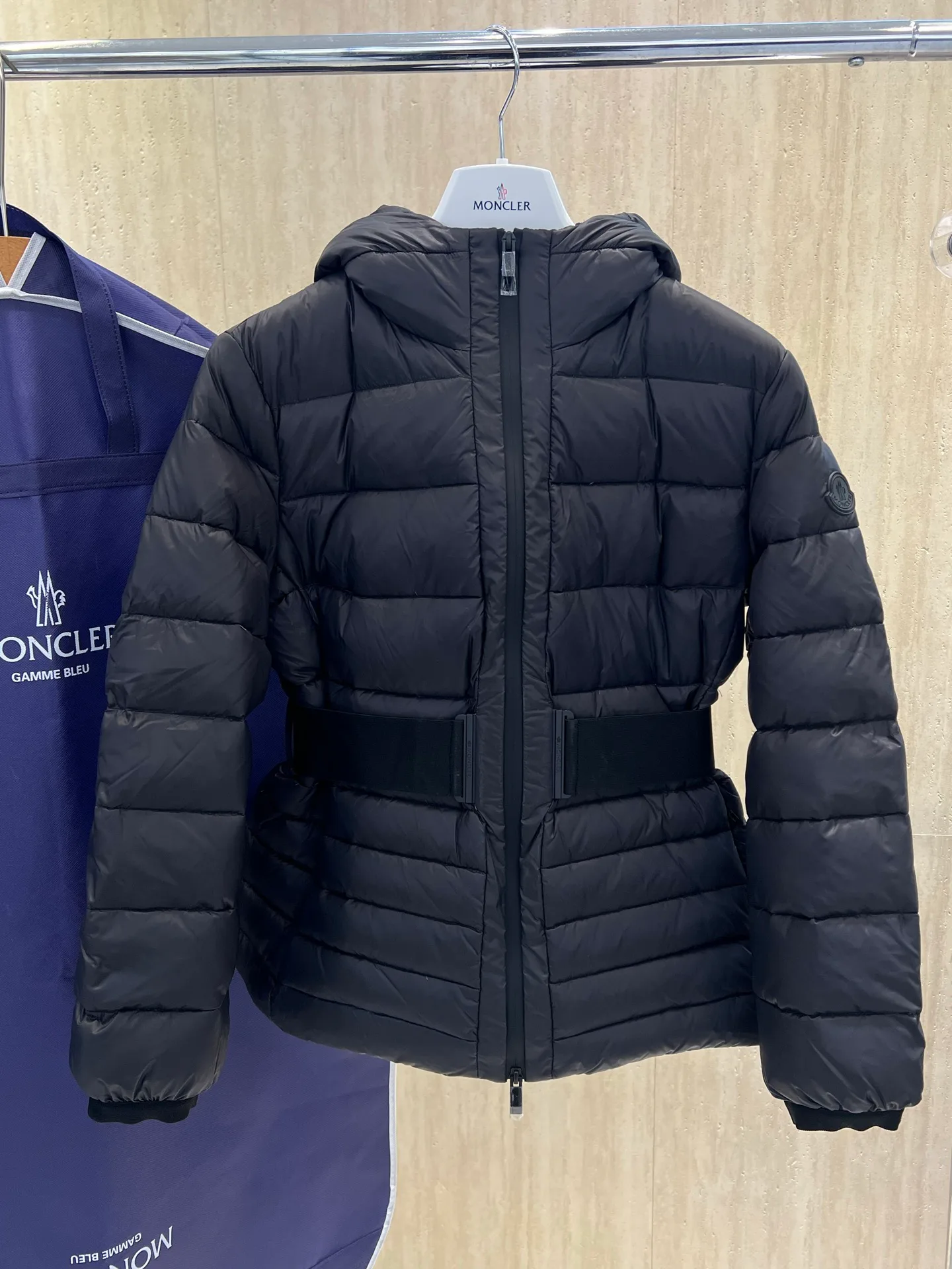 Куртки И Пуховики Женские Moncler 18302920