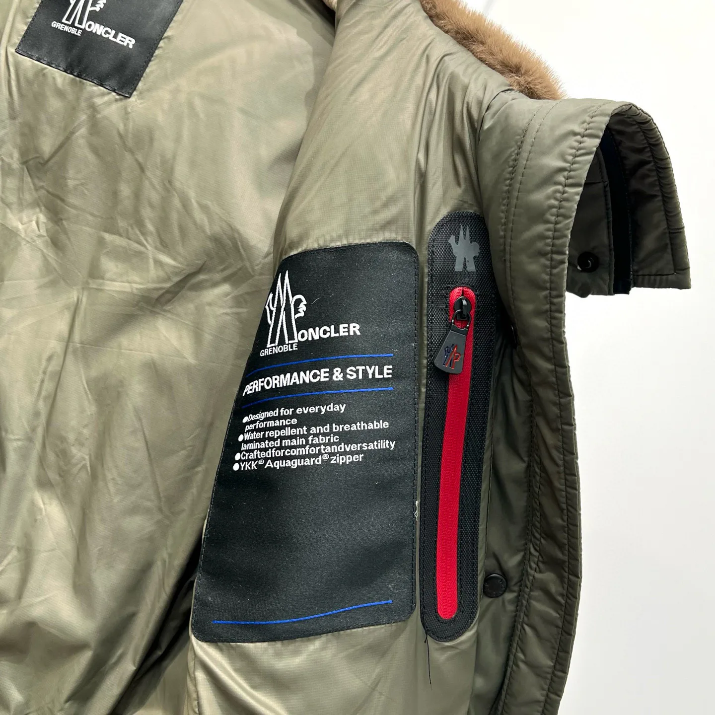 Куртки И Пуховики Женские Moncler 18952075