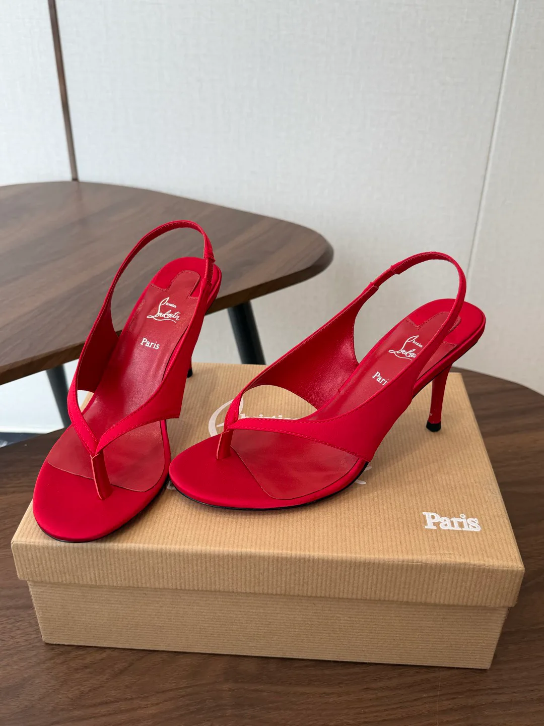 Босоножки Женские Christian Louboutin 18953289