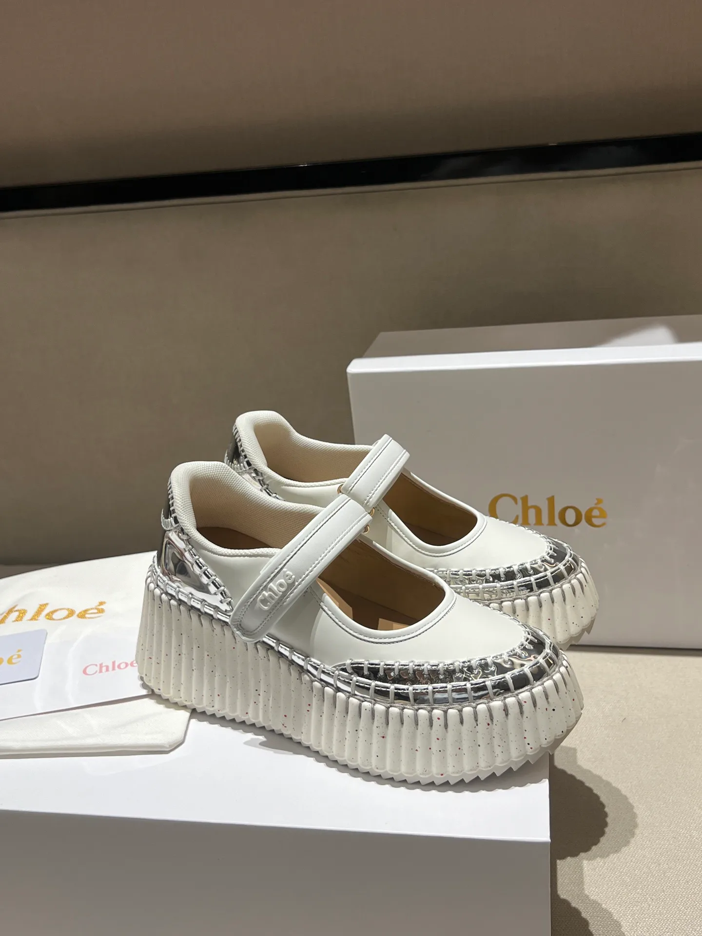 Кроссовки Женские Chloe 18020539