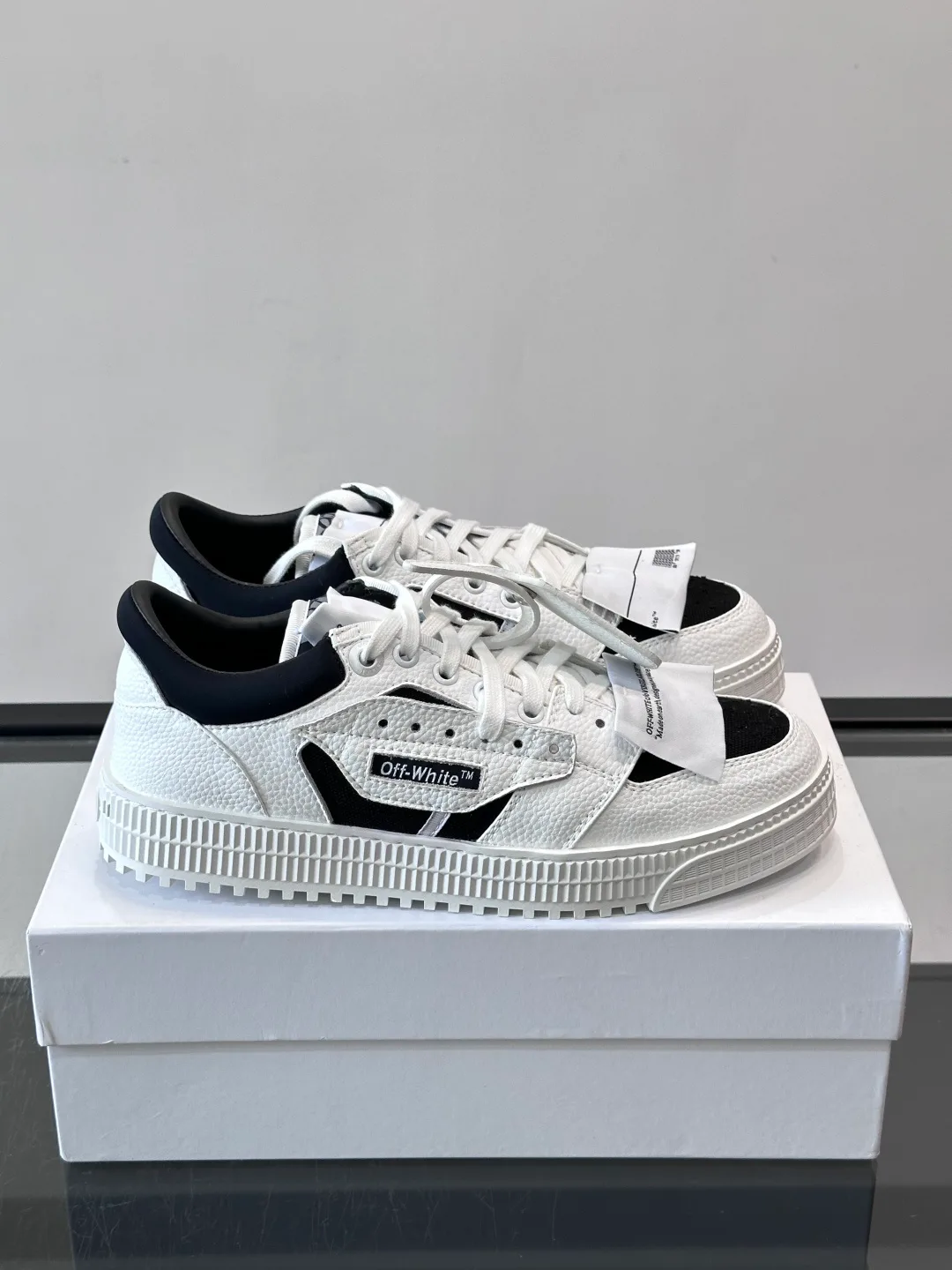 Кроссовки Женские Off-White 18102419