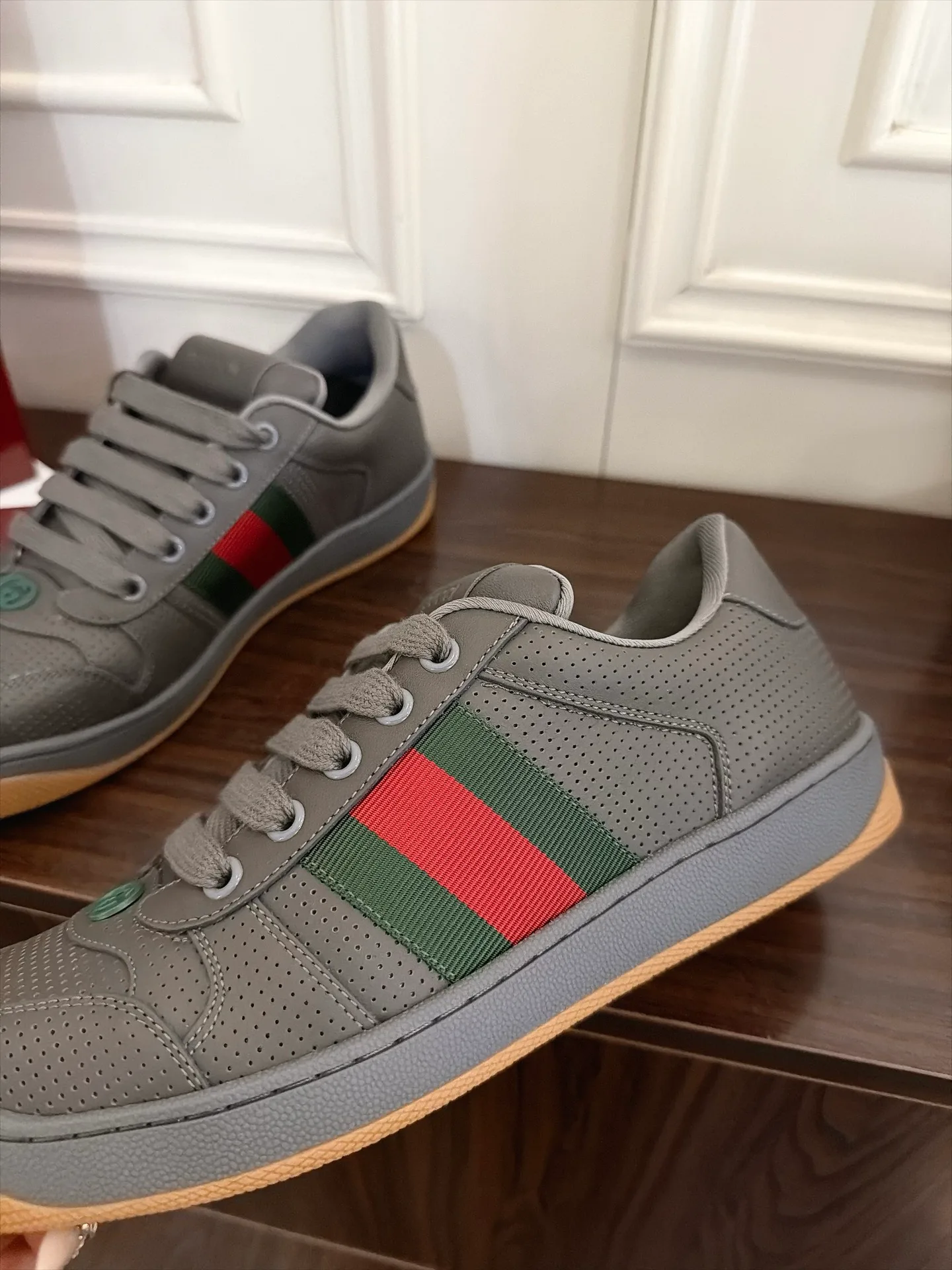 Кроссовки Женские Gucci 19447097