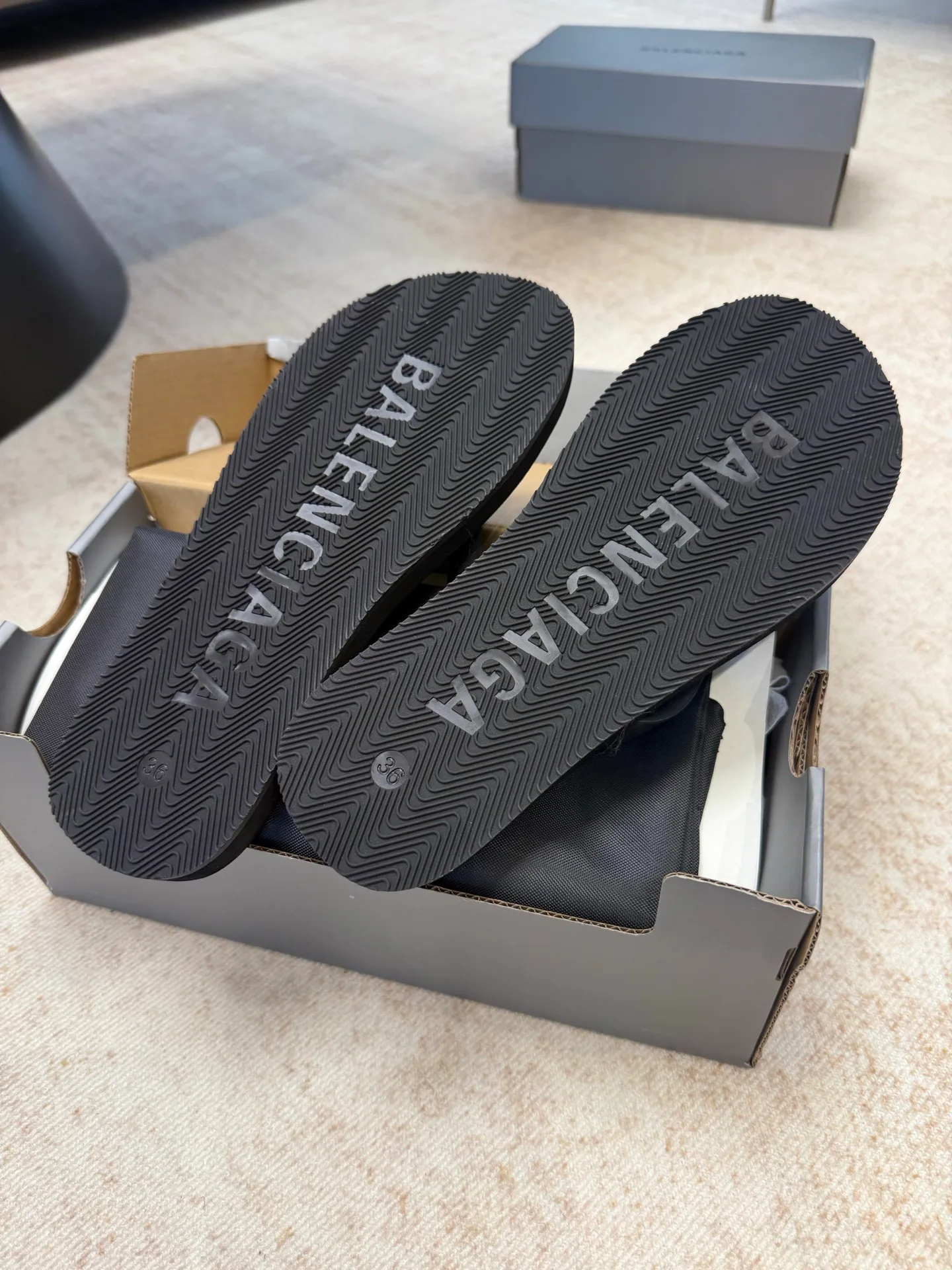 Шлепанцы Женские Balenciaga 11581877
