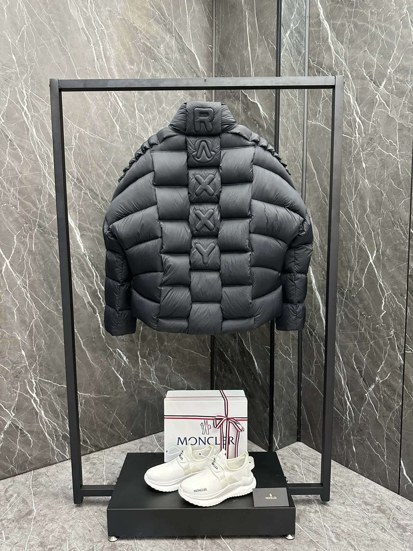 Куртки И Пуховики Женские Moncler 18130169