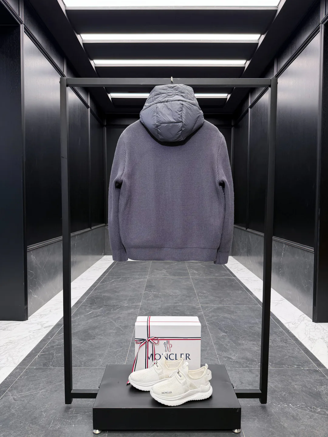 Куртки И Пуховики Мужские Moncler 18184549