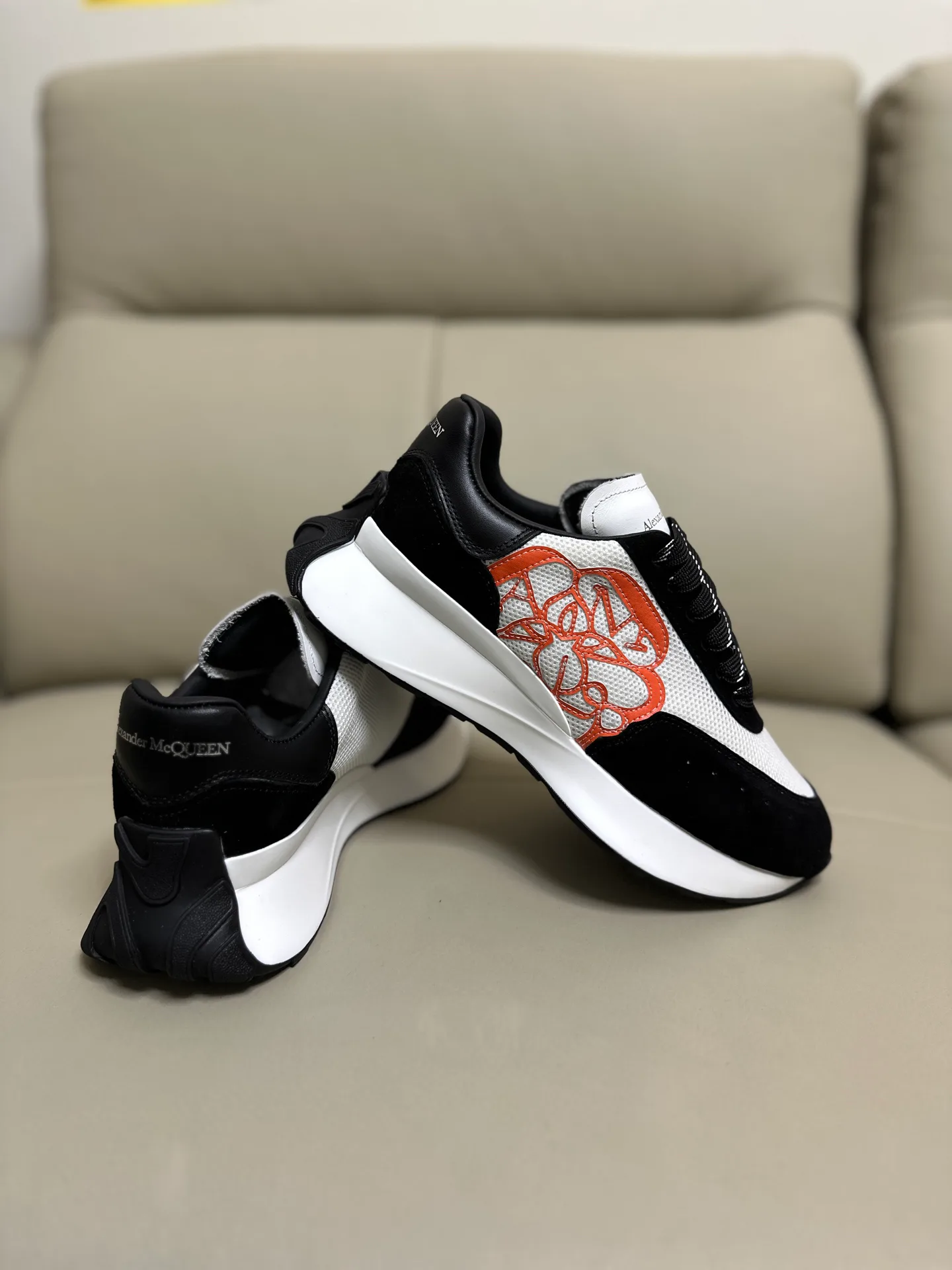 Кроссовки Женские Alexander Mcqueen 18616792