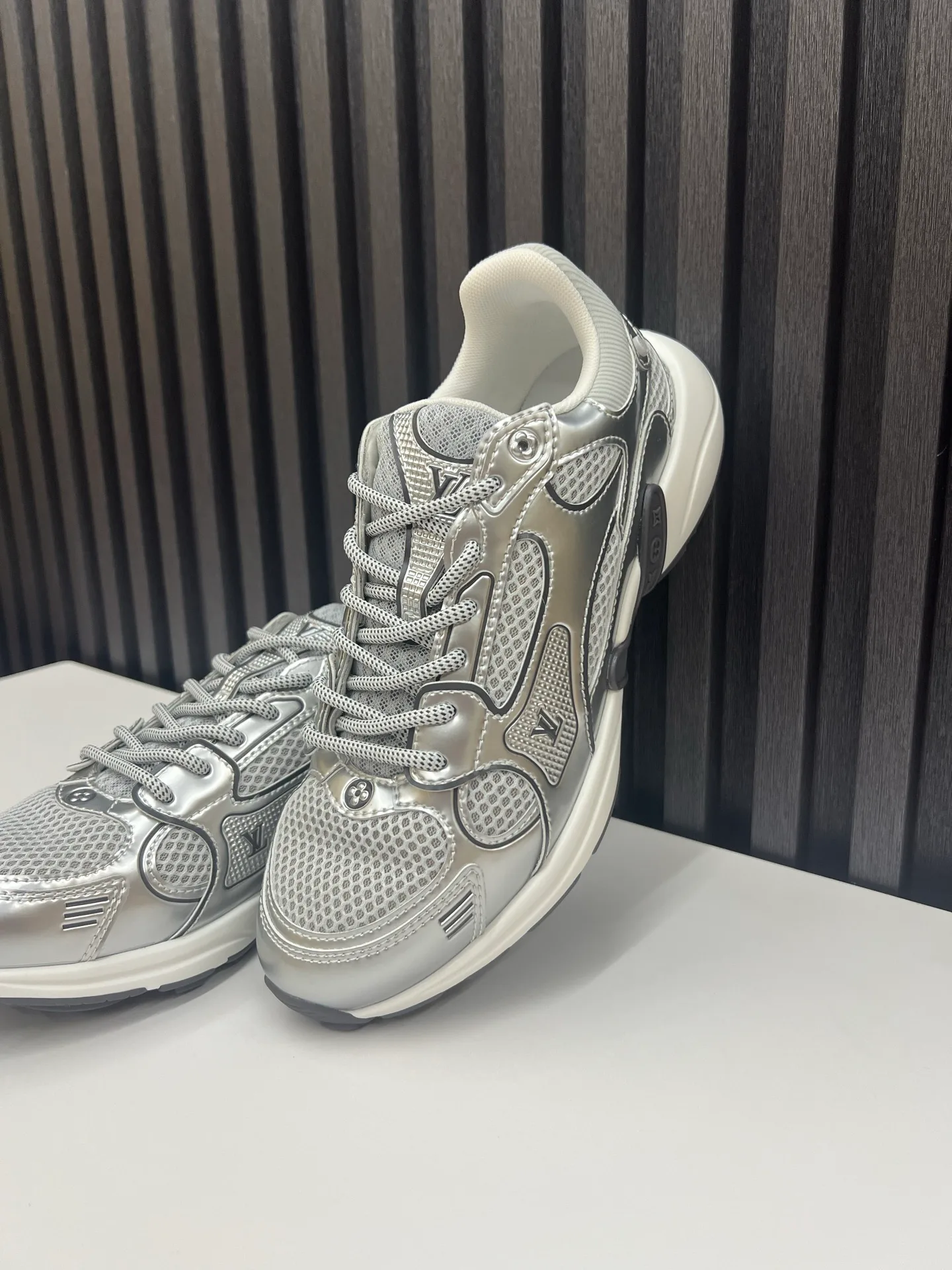 Кроссовки Женские Louis Vuitton 168903