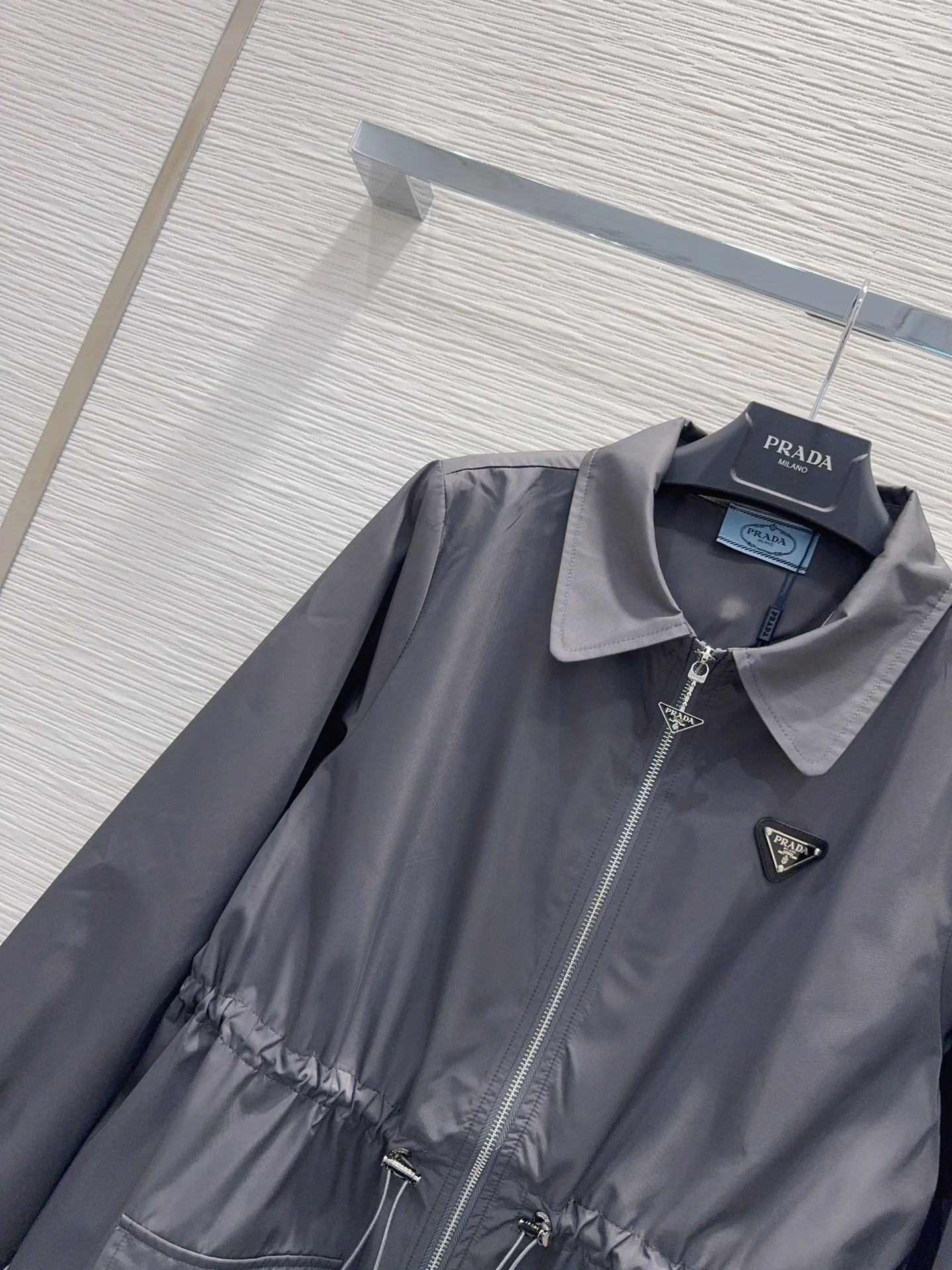Куртки И Пуховики Женские Prada 17988397
