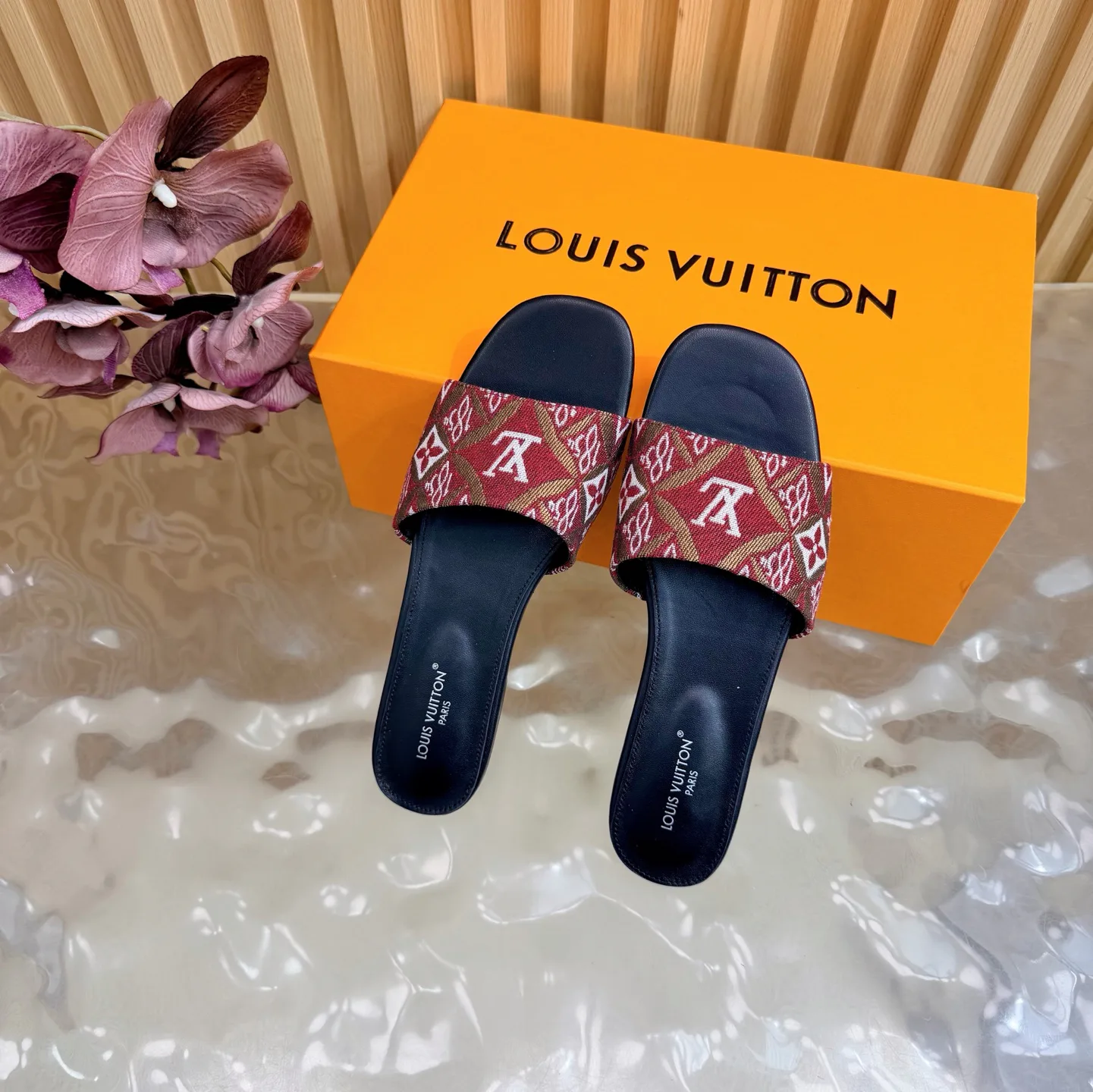 Шлепанцы Женские Louis Vuitton 3060190