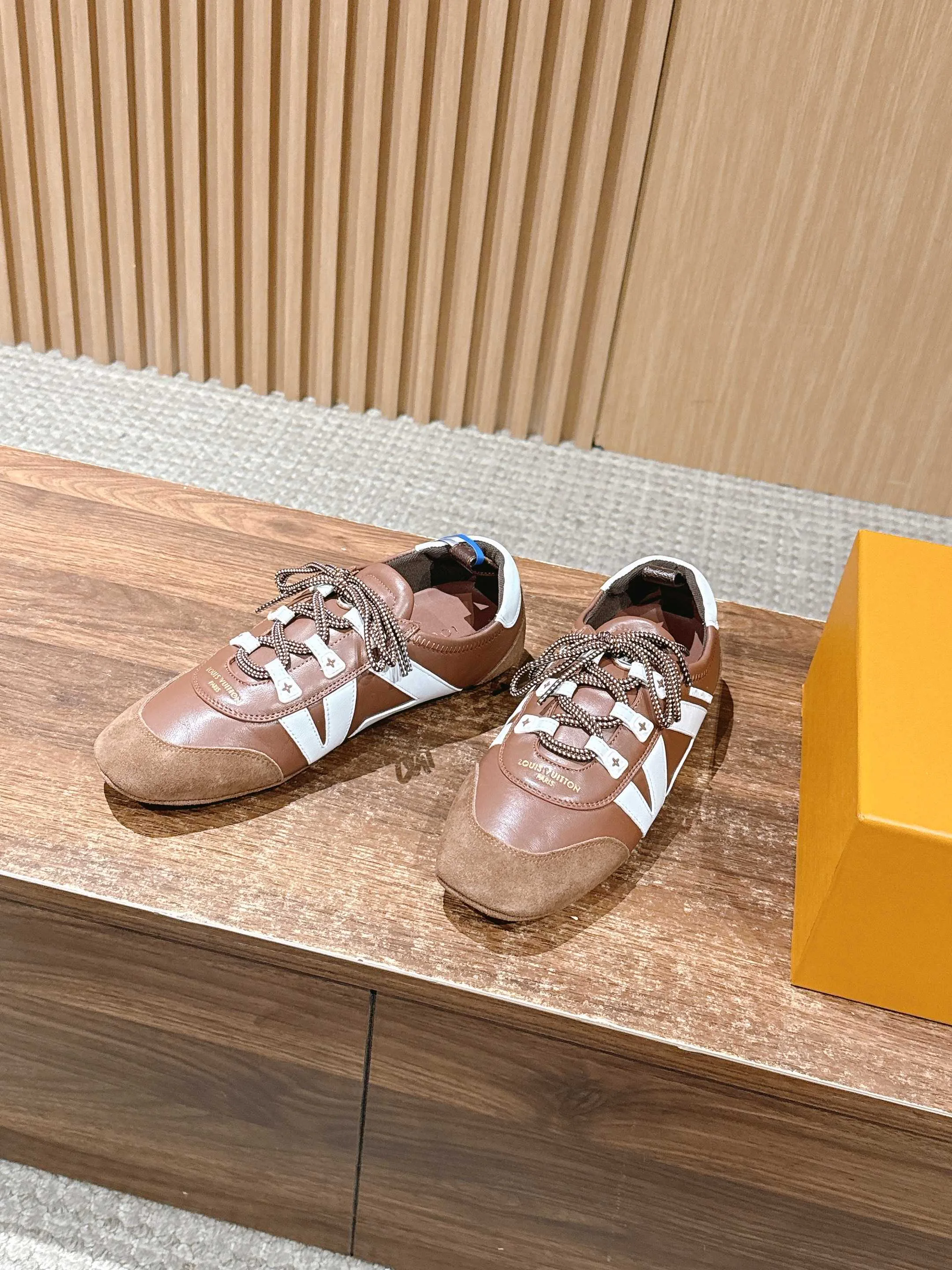 Кроссовки Женские Louis Vuitton 1483923