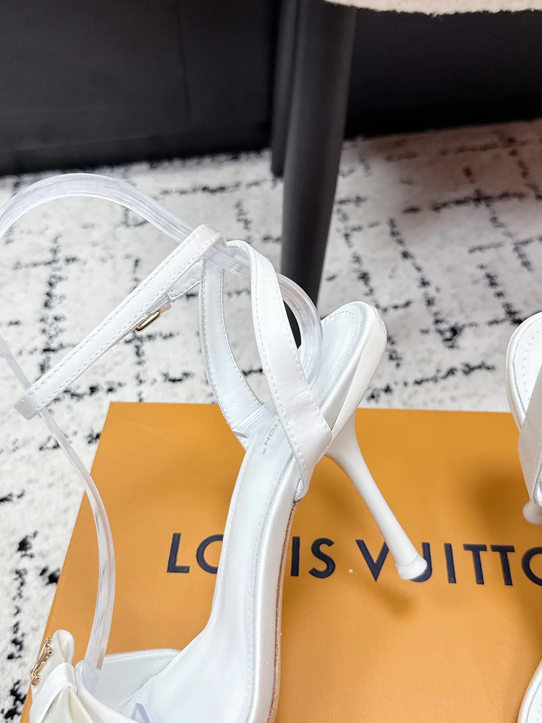 Босоножки Женские Louis Vuitton 13478283