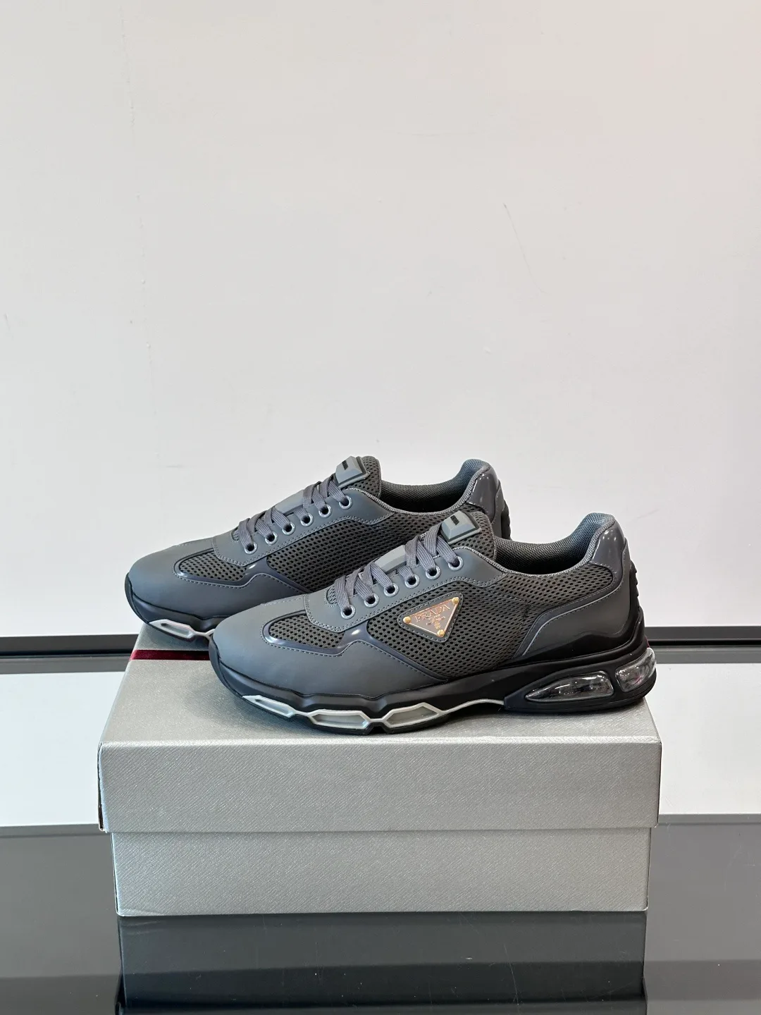 Кроссовки Женские Prada 18564276