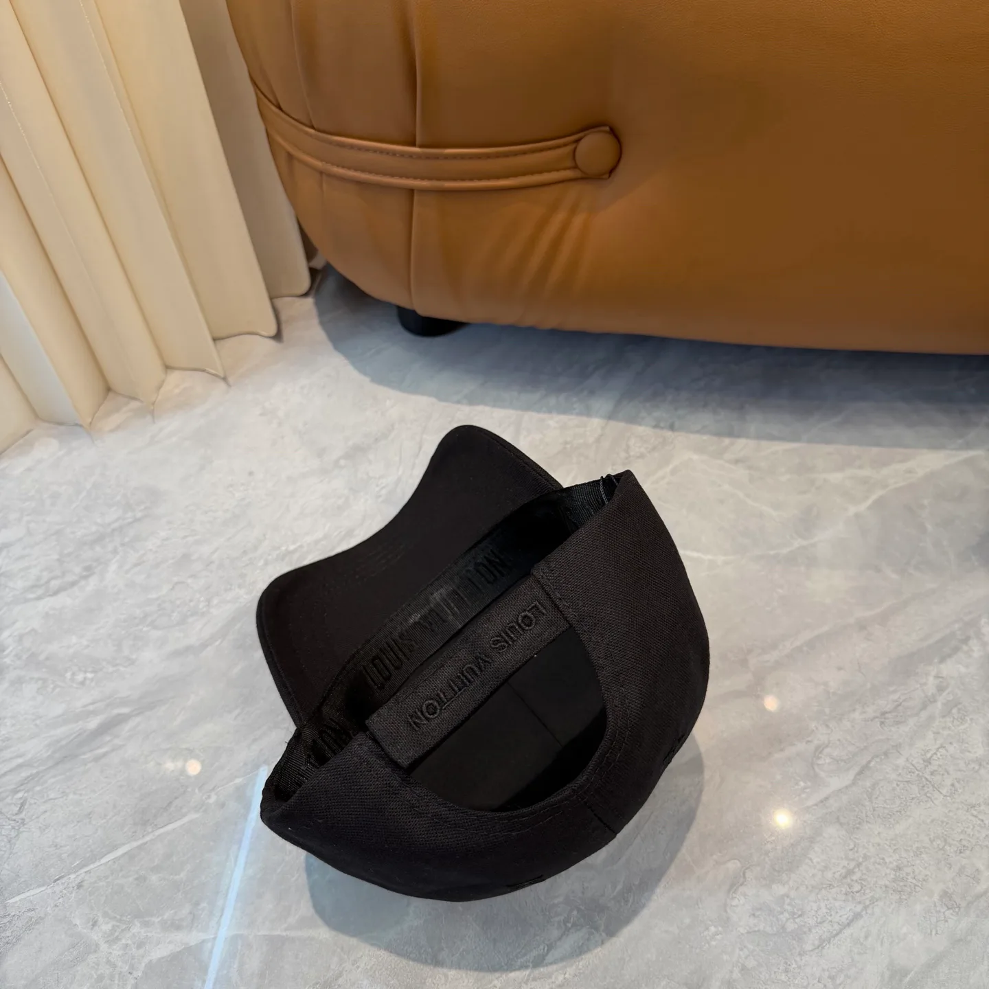 Головные Уборы Louis Vuitton 17467591