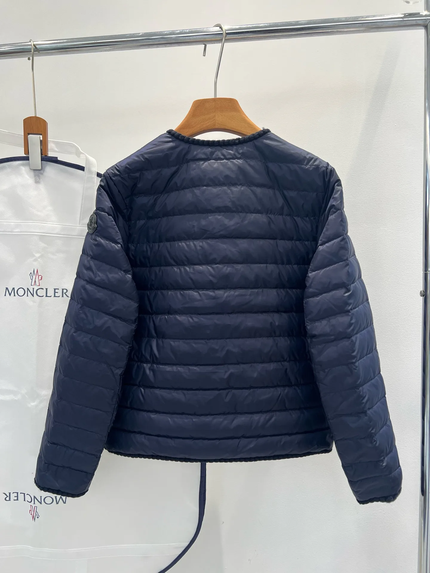 Куртки И Пуховики Женские Moncler 19114937