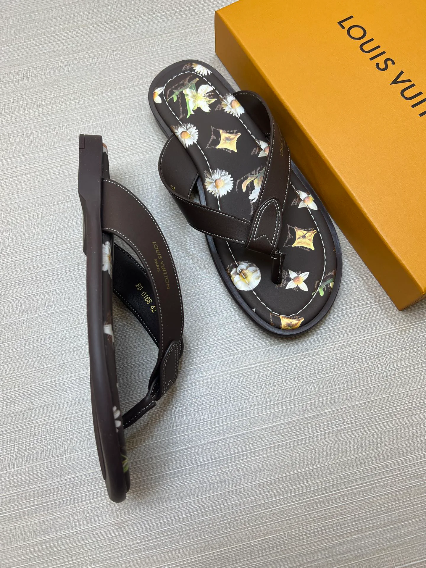 Шлепанцы Мужские Louis Vuitton 17078845