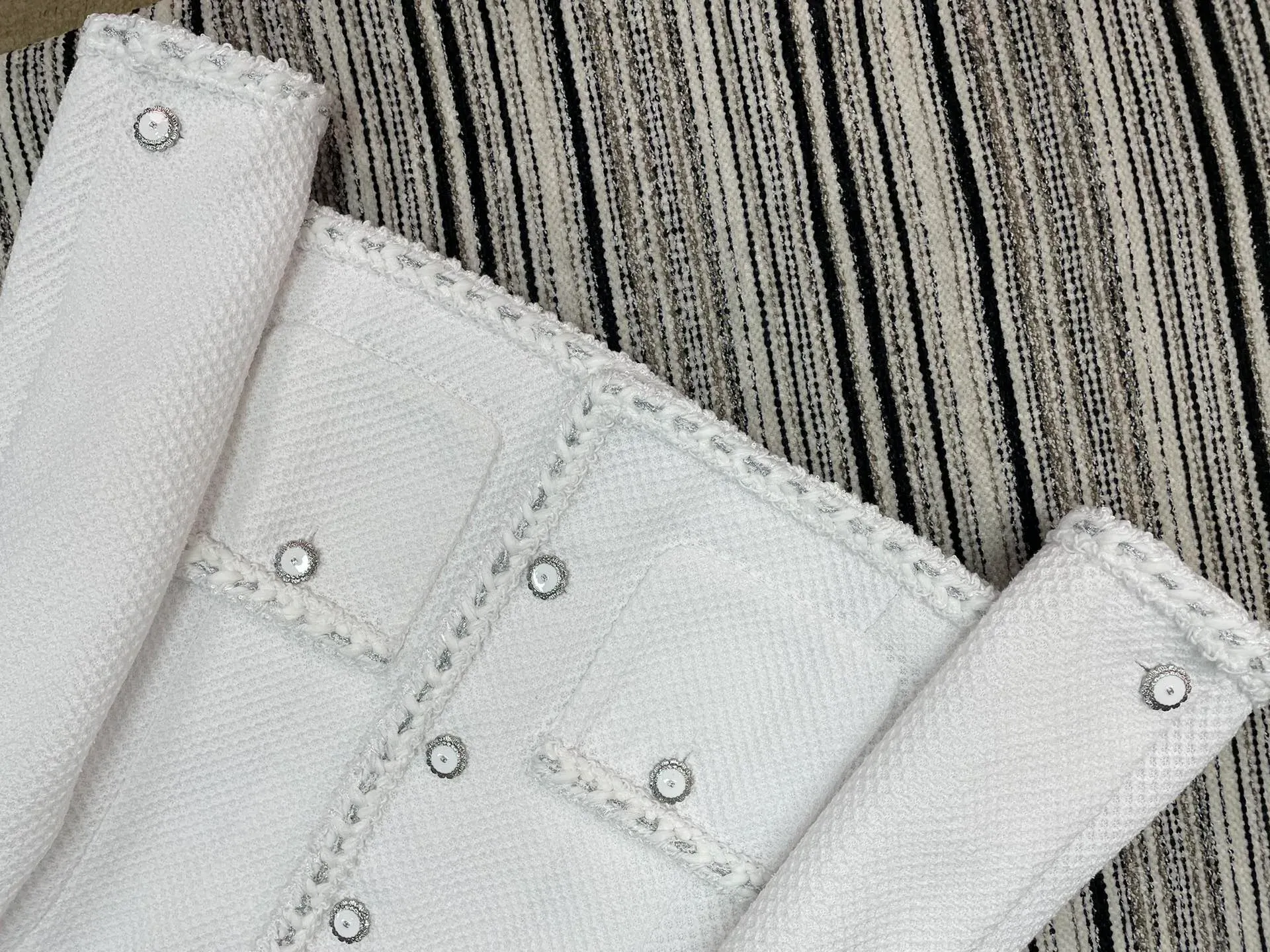 Куртки И Пуховики Женские Chanel 1023960