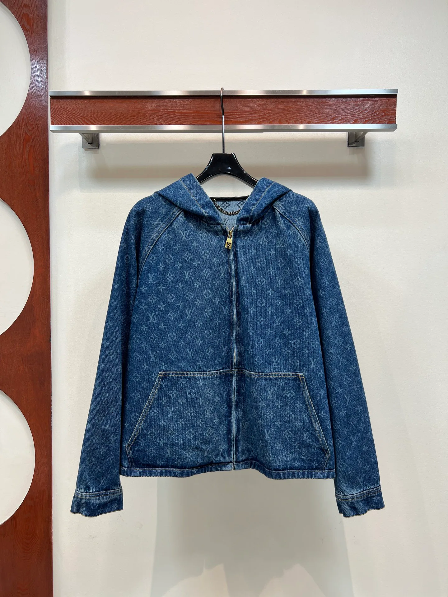 Куртки И Пуховики Женские Louis Vuitton 18408127